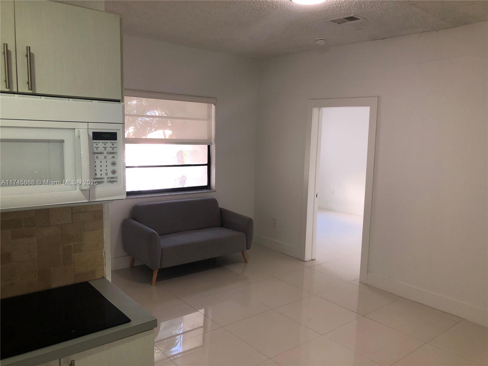 2730 Collins Ave # 205