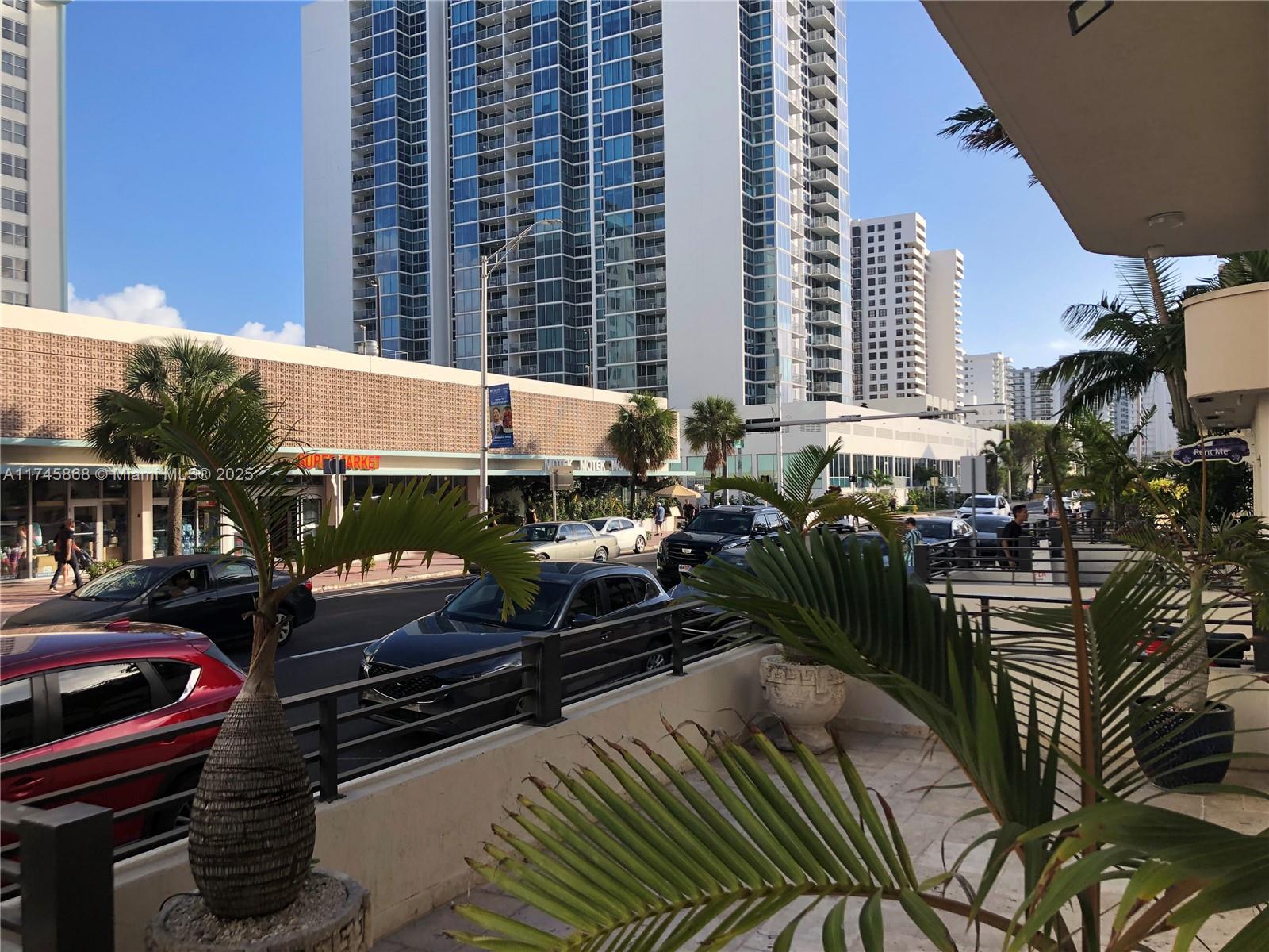 2730 Collins Ave # 205
