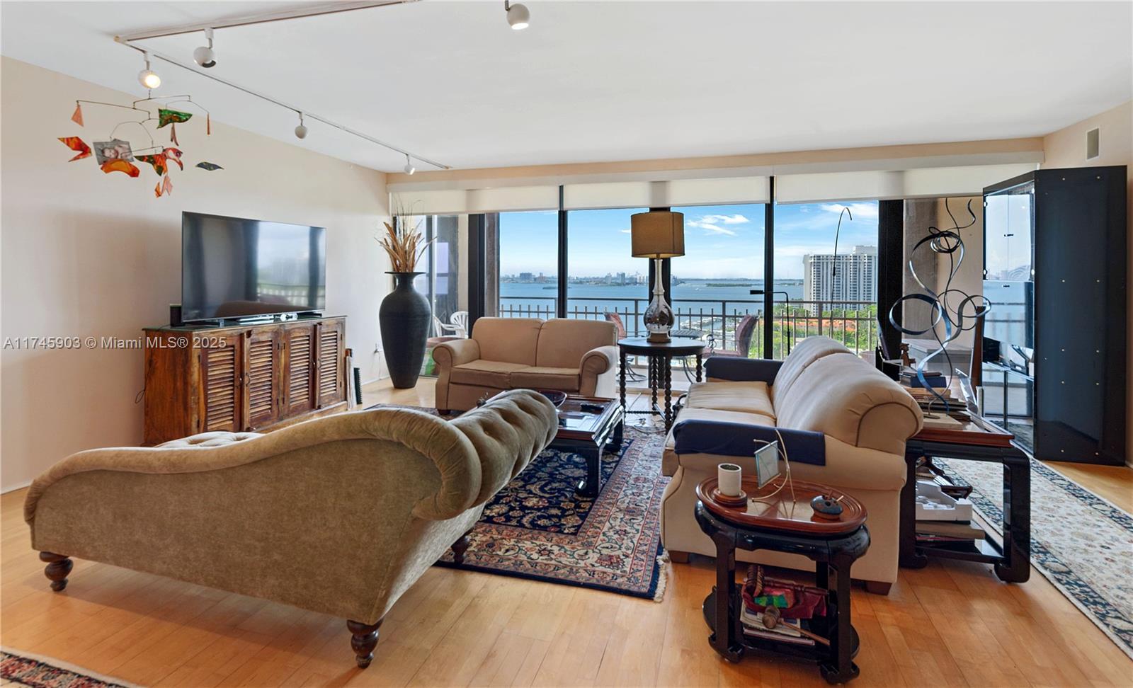 11113 Biscayne Blvd # 1653