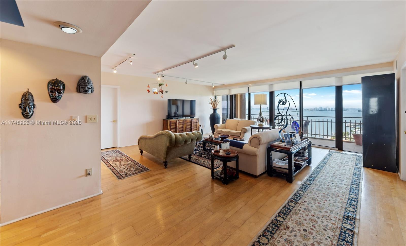 11113 Biscayne Blvd # 1653