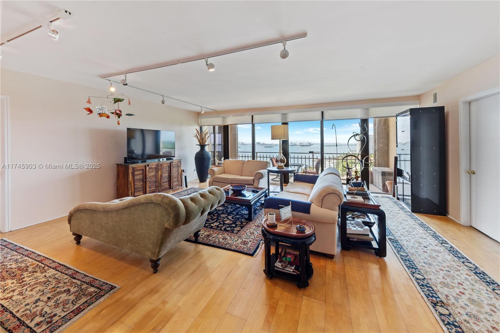 11113 Biscayne Blvd # 1653