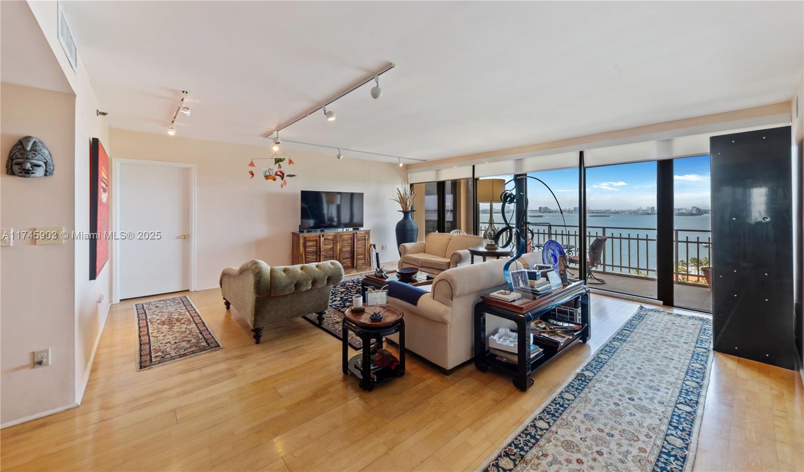 11113 Biscayne Blvd # 1653