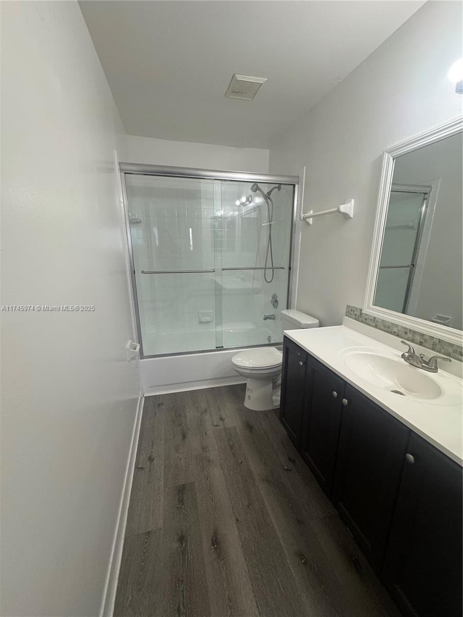 3425 NW 44th St # 106