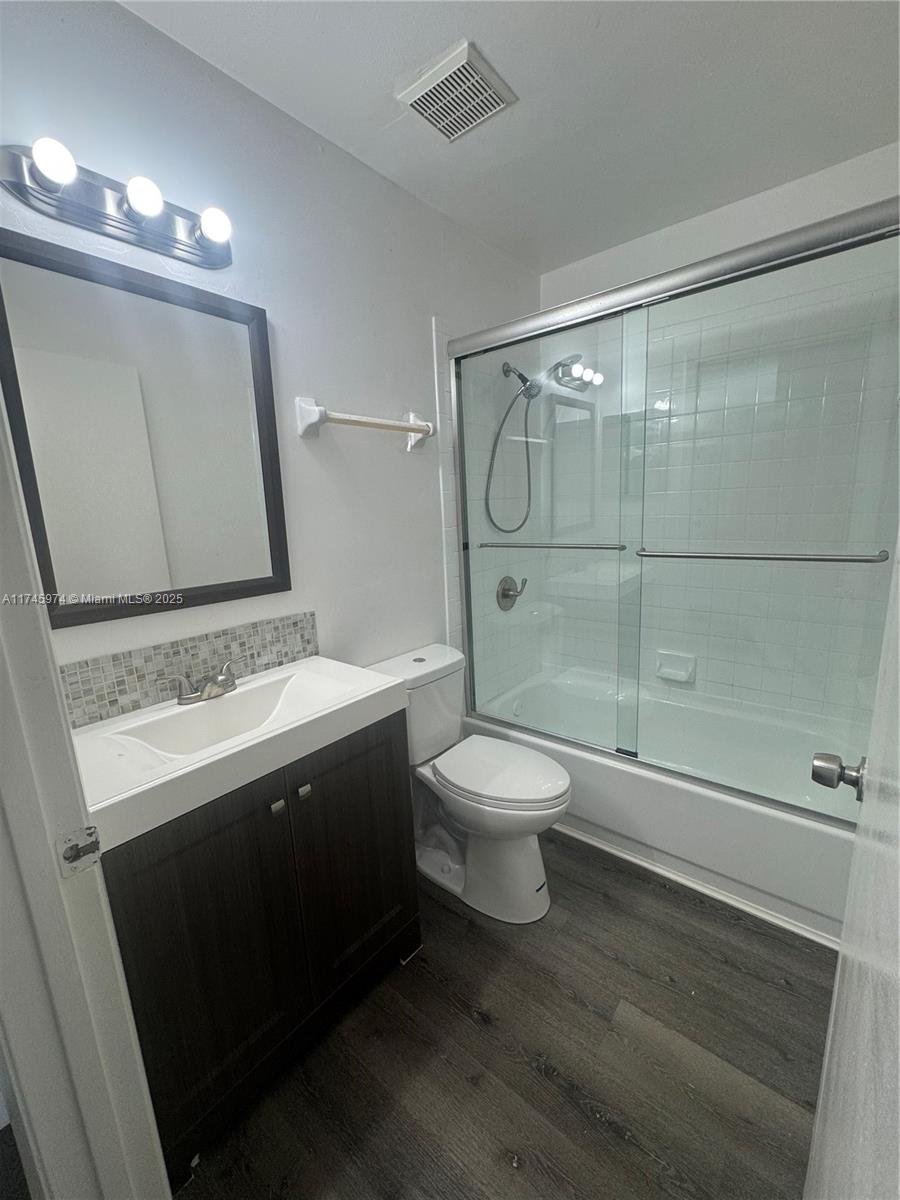 3425 NW 44th St # 106