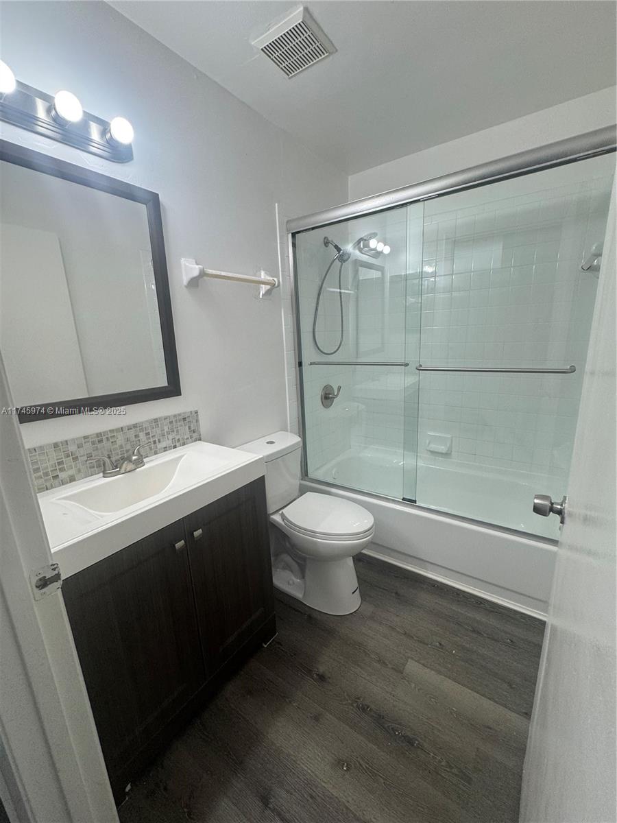 3425 NW 44th St # 106