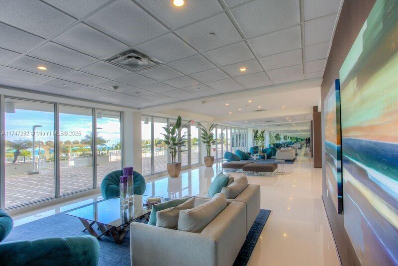 5701 Collins Ave Unit: PH12