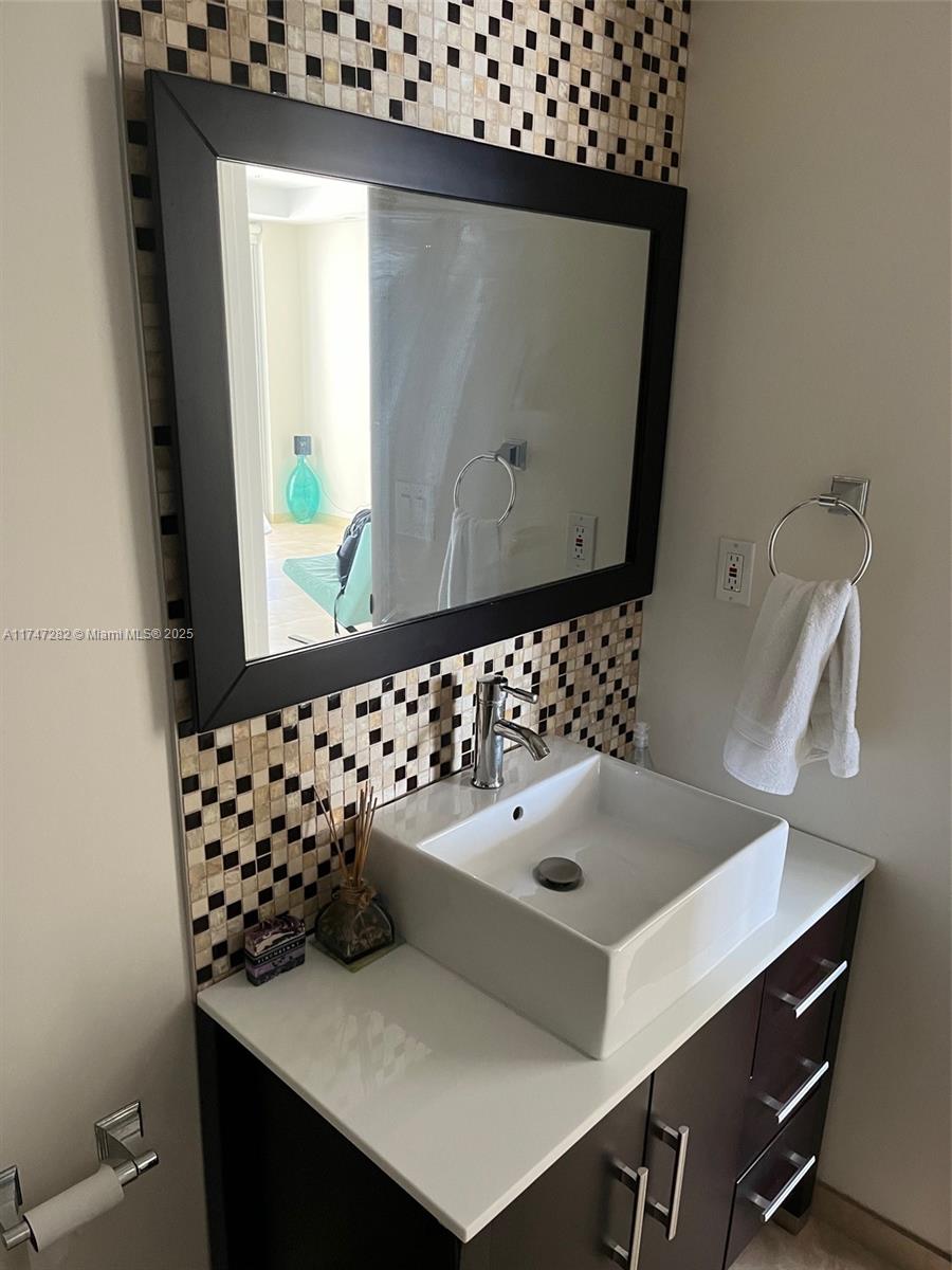 5701 Collins Ave Unit: PH12