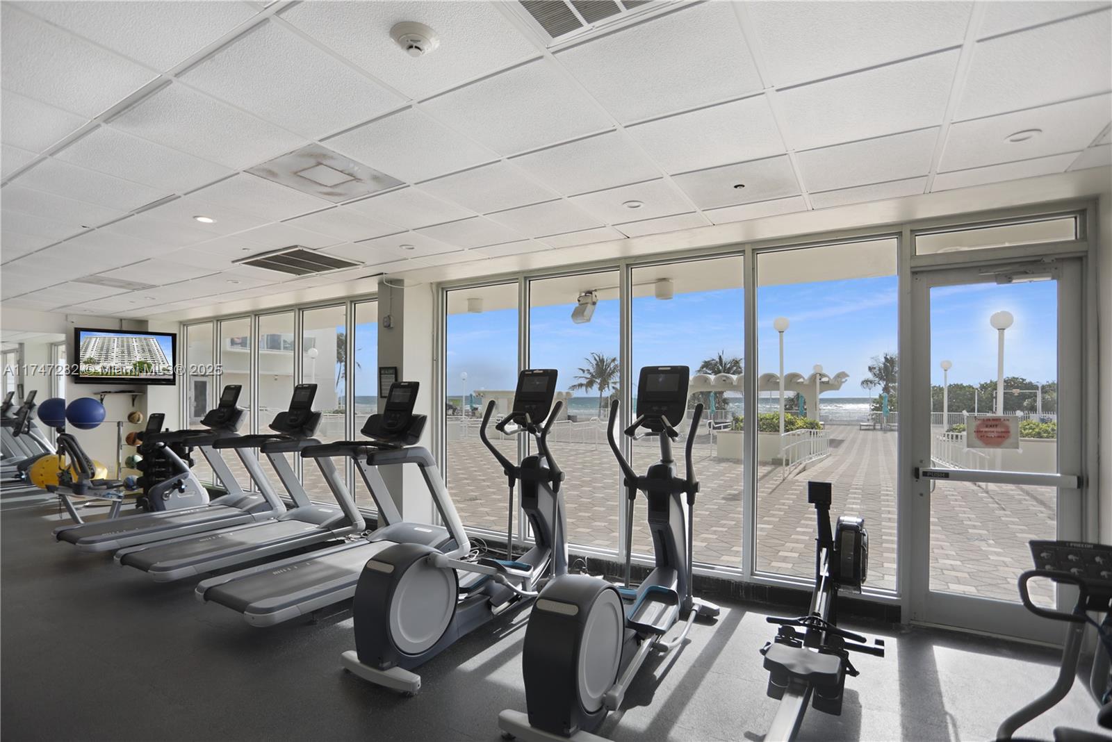 5701 Collins Ave Unit: PH12