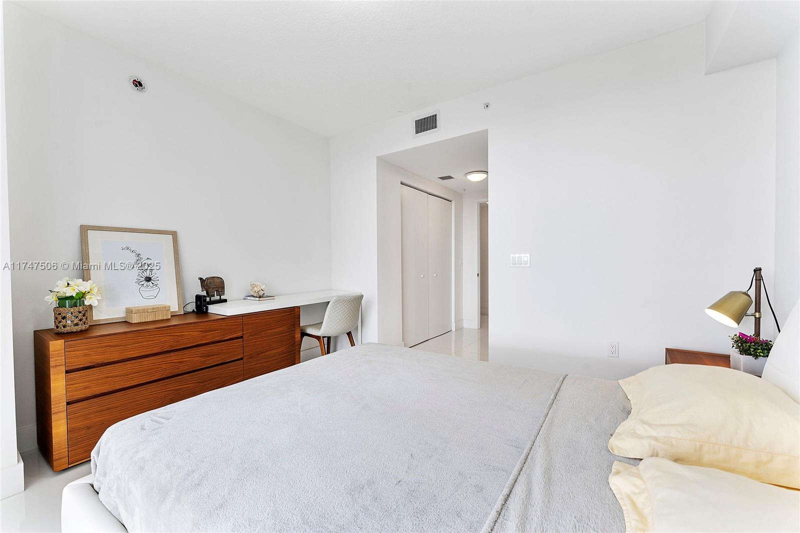 330 Sunny Isles Blvd # 1408 Unit: 5-1408