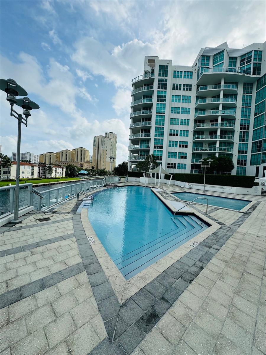 3131 NE 188th St # 1106 Unit: 1-1106