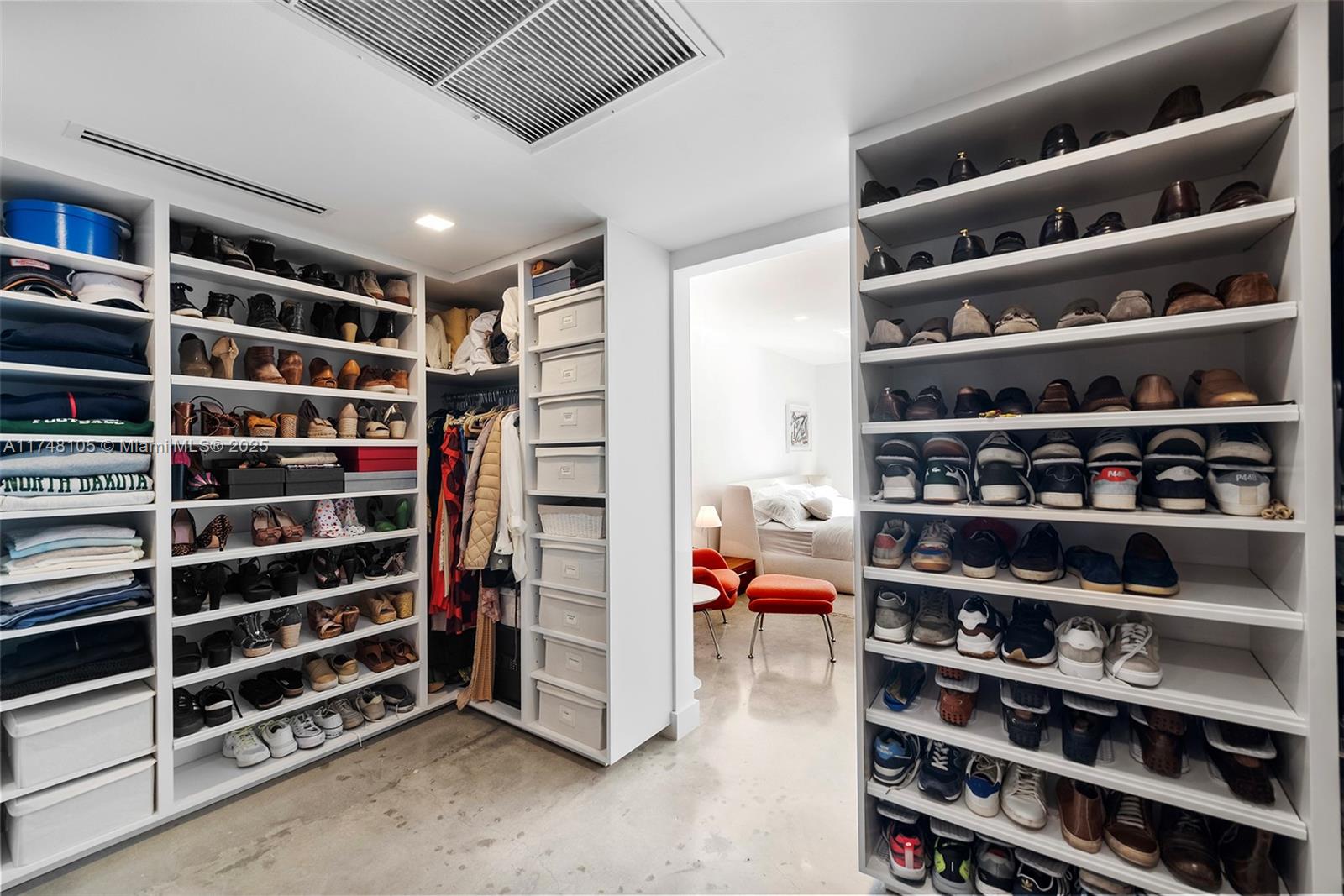 5555 Collins Ave Unit: PHC