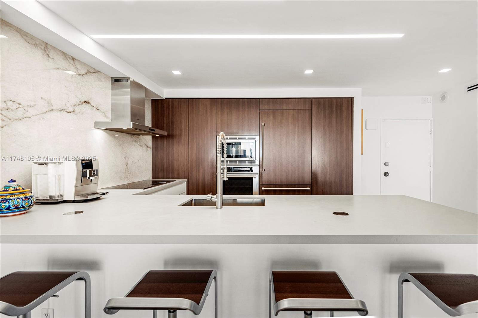 5555 Collins Ave Unit: PHC