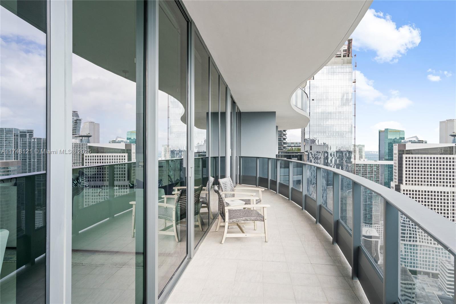 1000 Brickell Plz Unit: PH5005