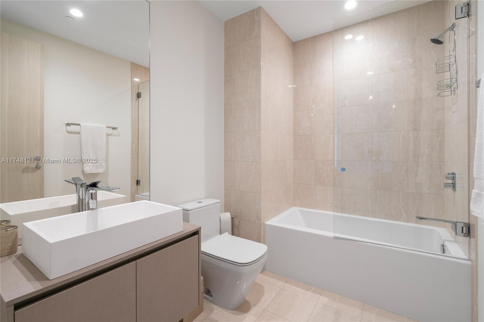1000 Brickell Plz Unit: PH5005