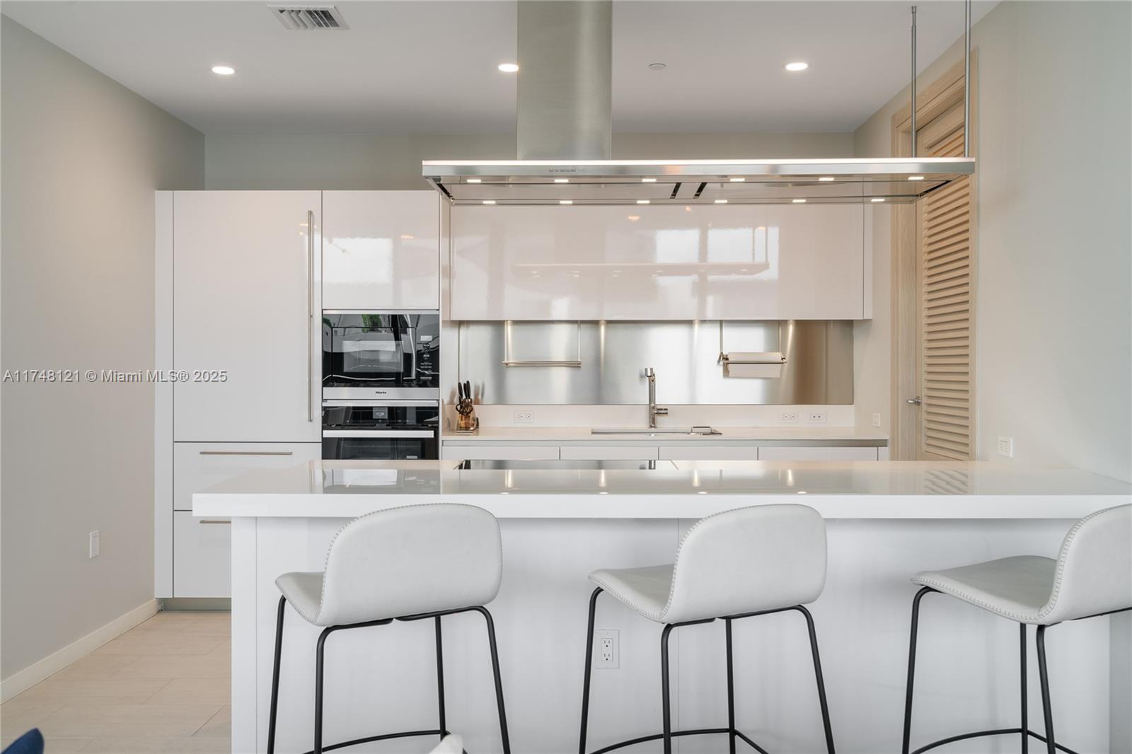 1000 Brickell Plz Unit: PH5005