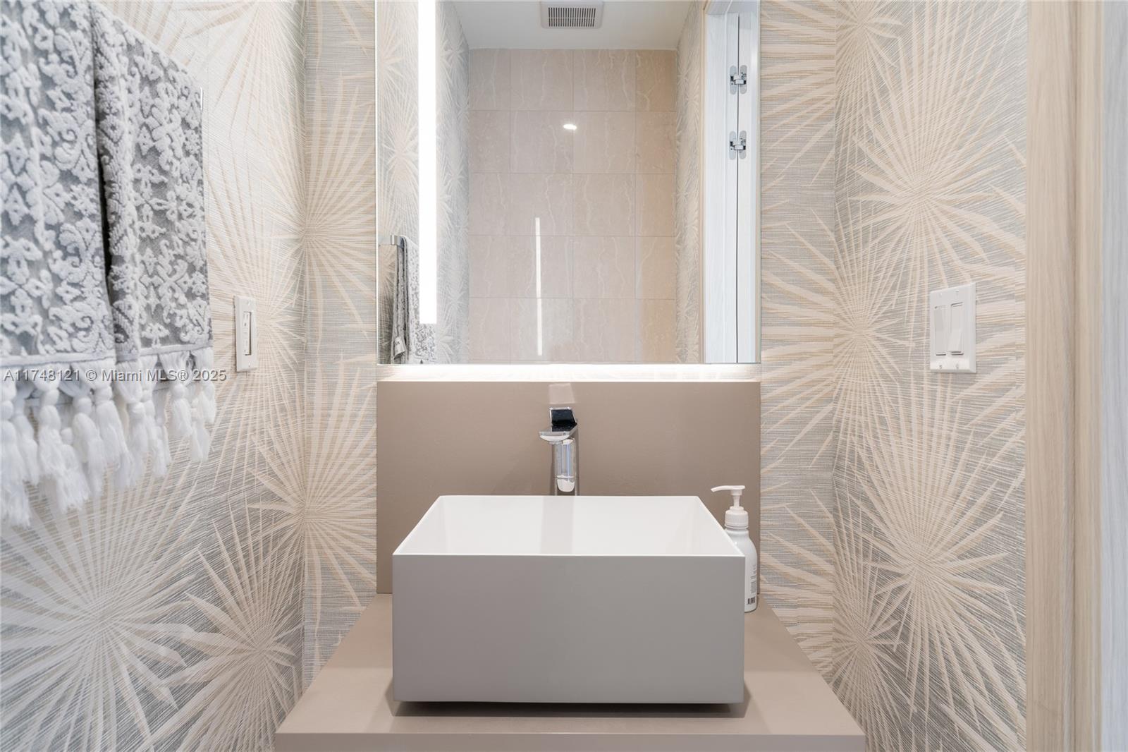 1000 Brickell Plz Unit: PH5005