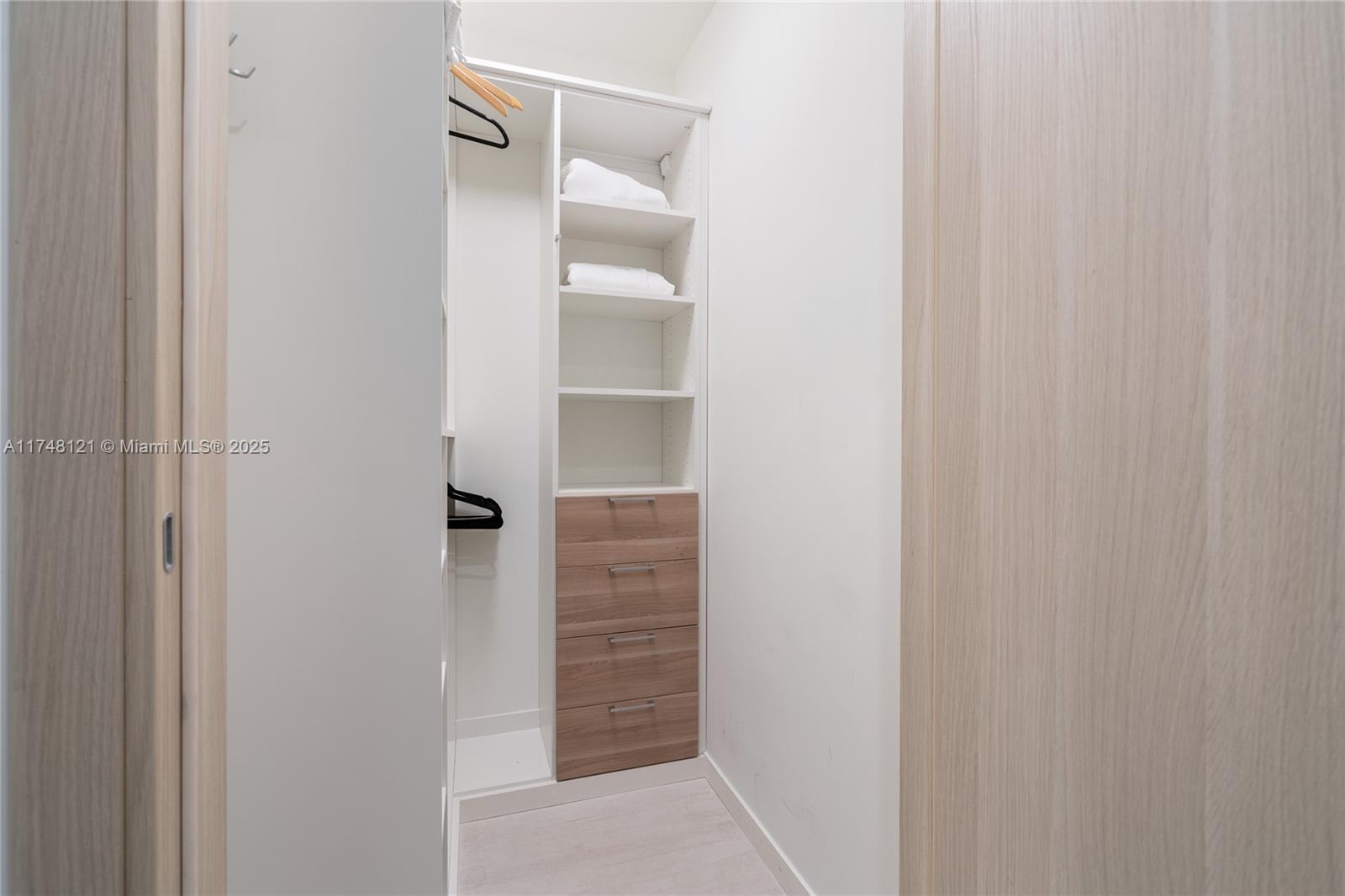 1000 Brickell Plz Unit: PH5005