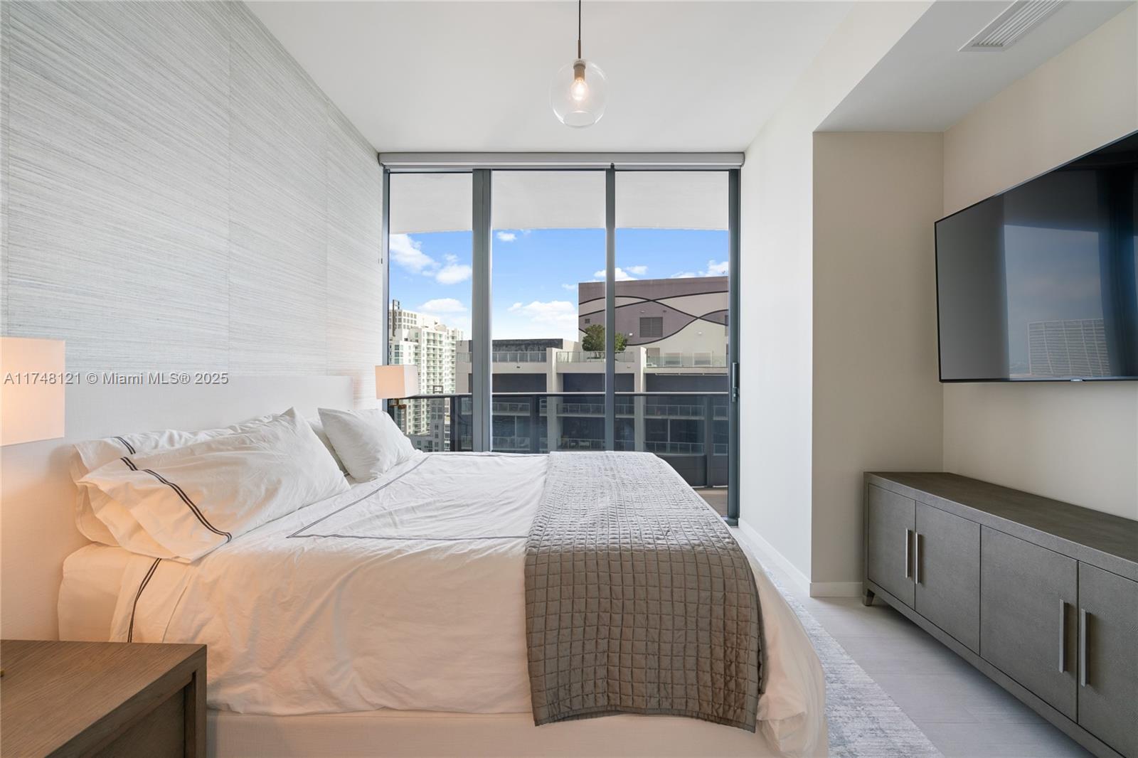 1000 Brickell Plz Unit: PH5005