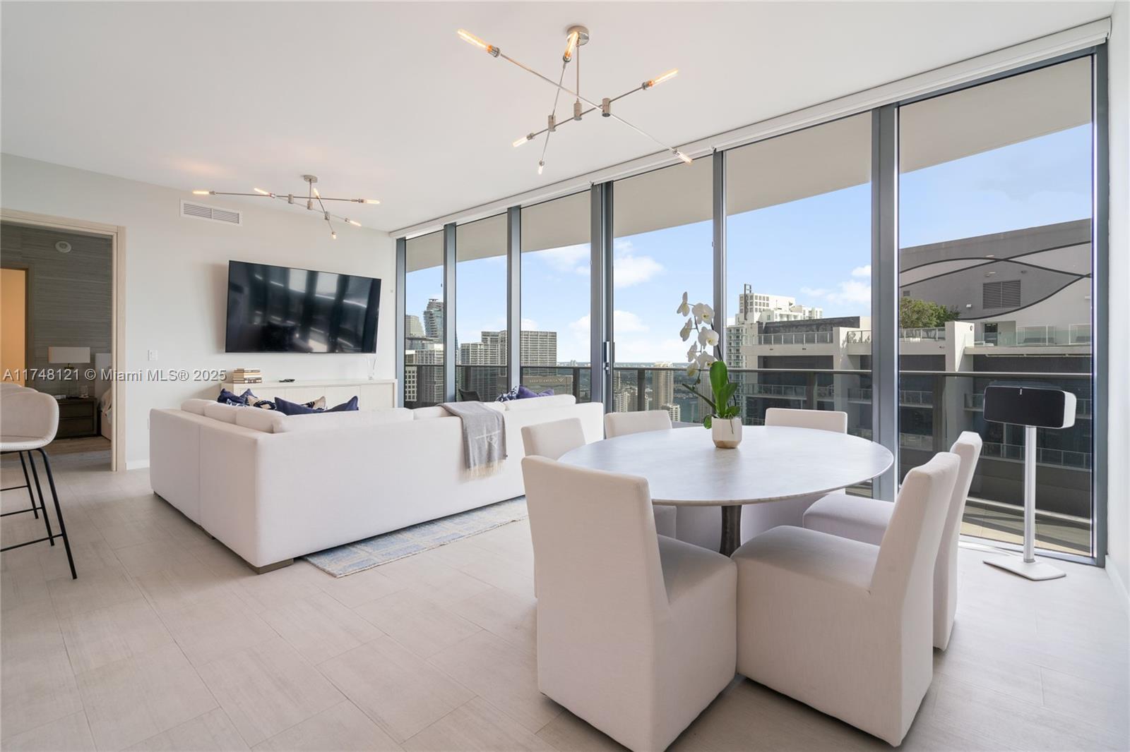 1000 Brickell Plz Unit: PH5005