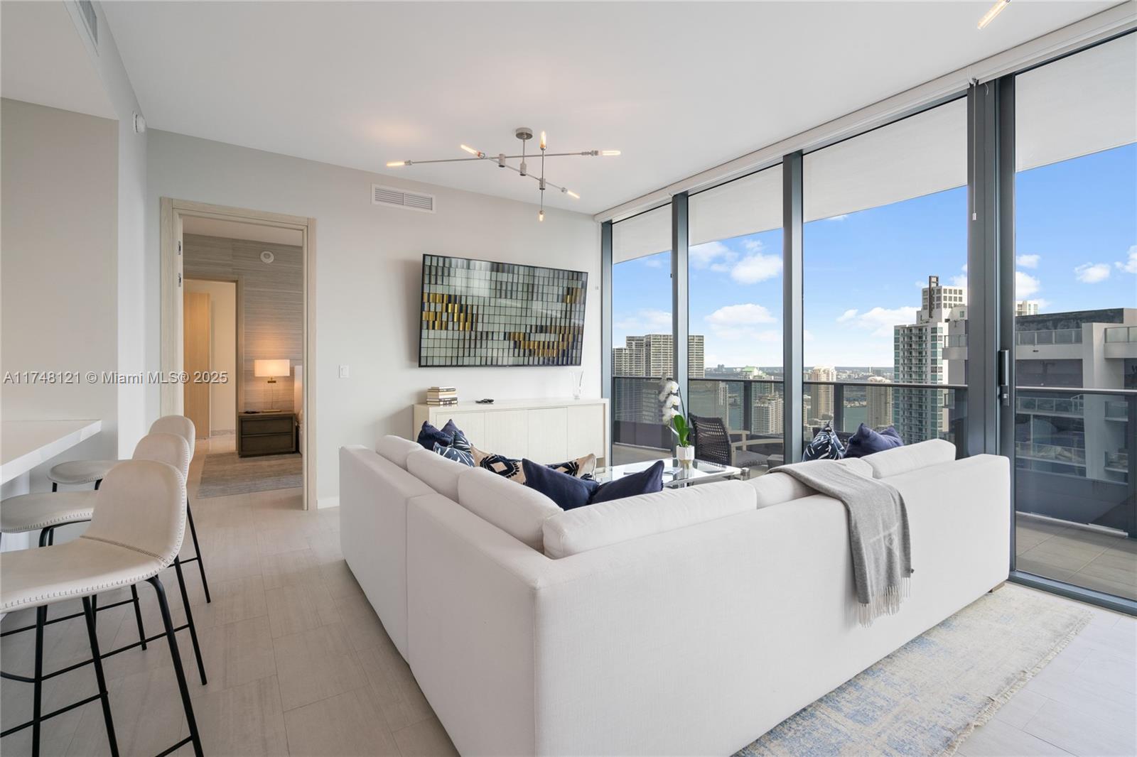 1000 Brickell Plz Unit: PH5005