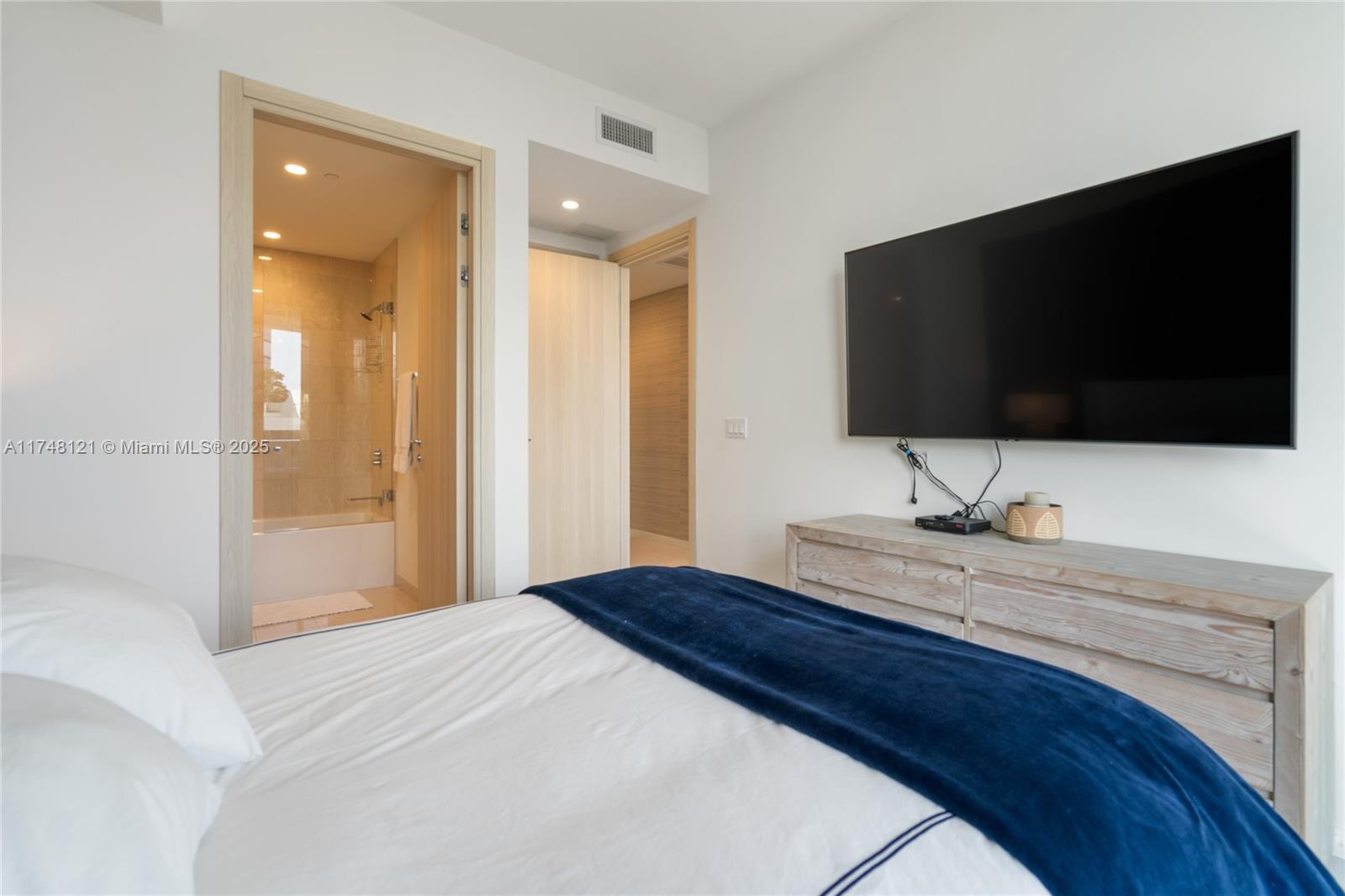 1000 Brickell Plz Unit: PH5005