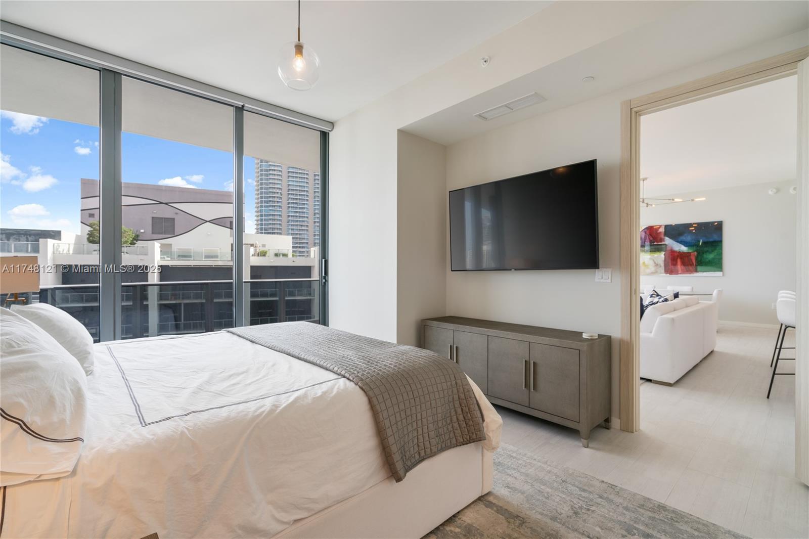 1000 Brickell Plz Unit: PH5005