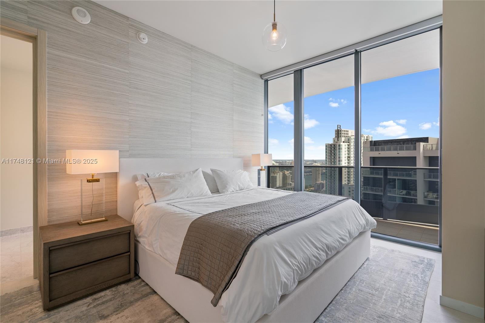 1000 Brickell Plz Unit: PH5005