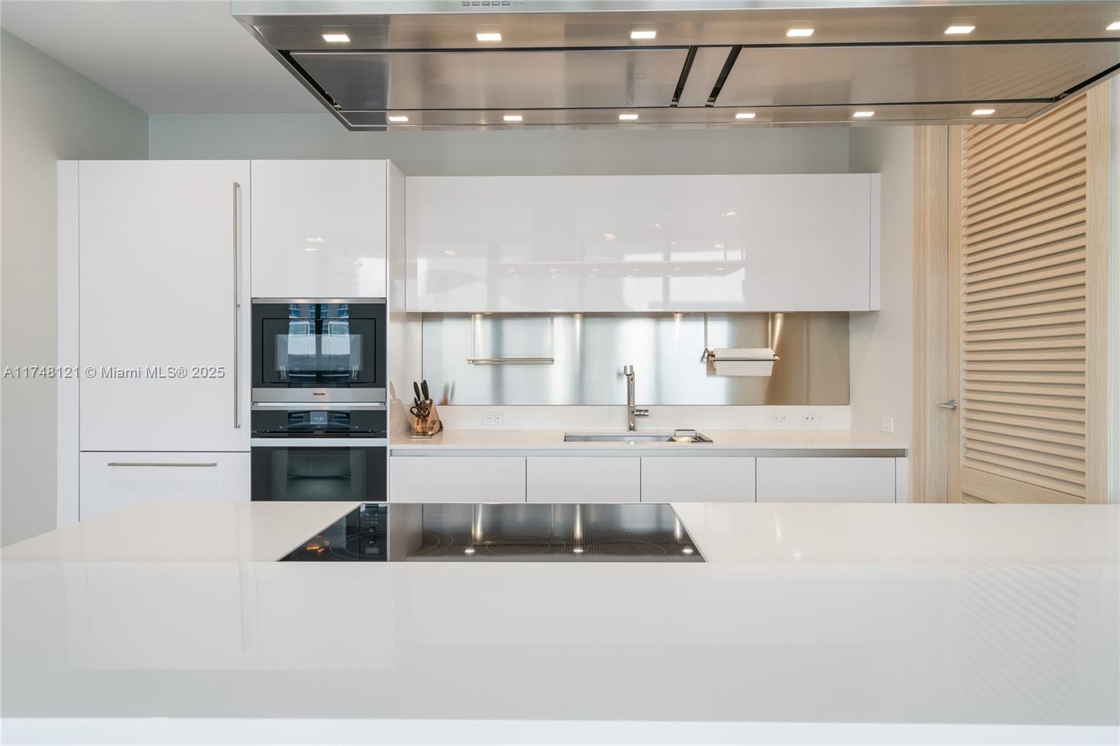 1000 Brickell Plz Unit: PH5005