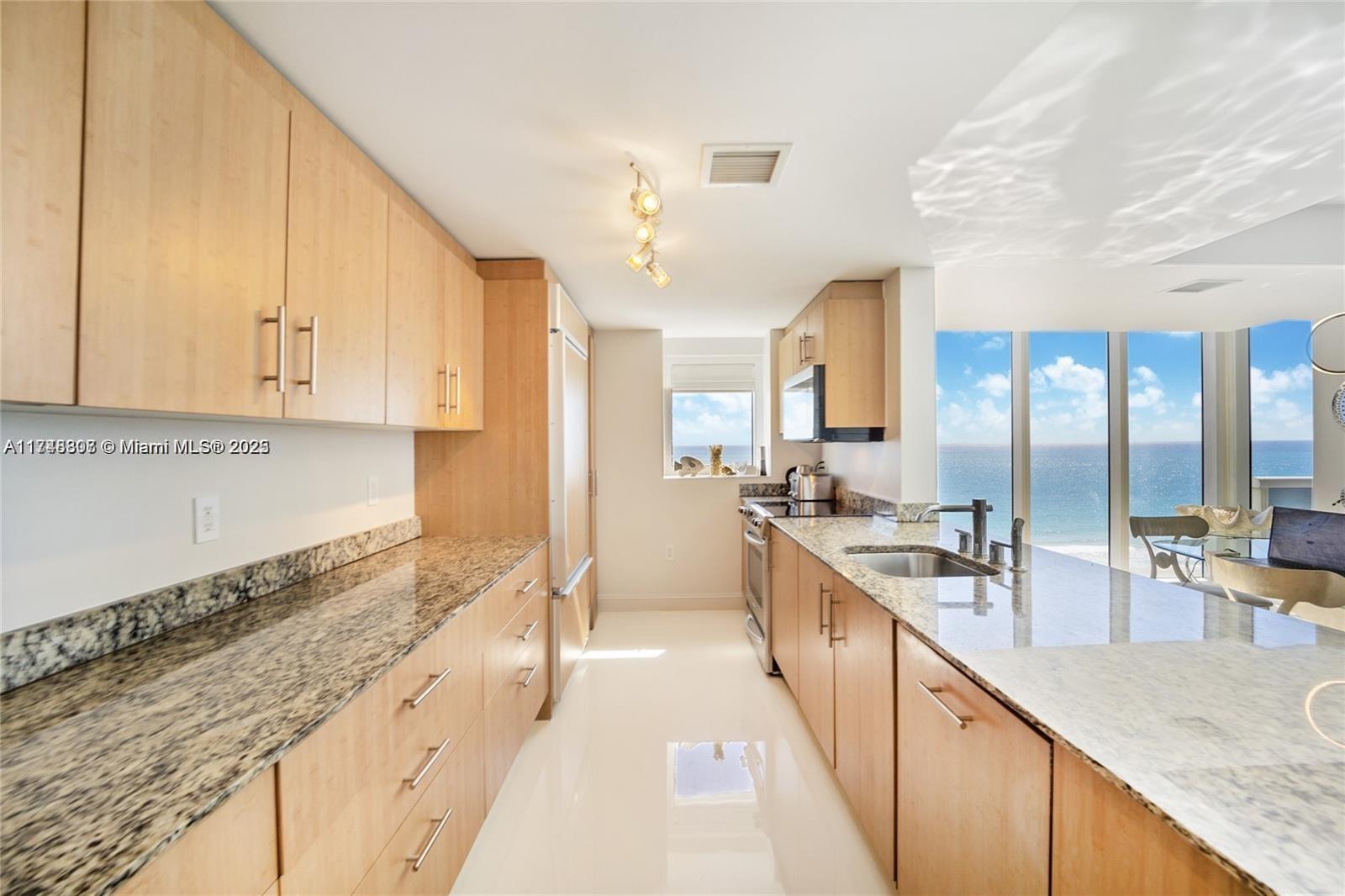 10275 Collins Ave # 810