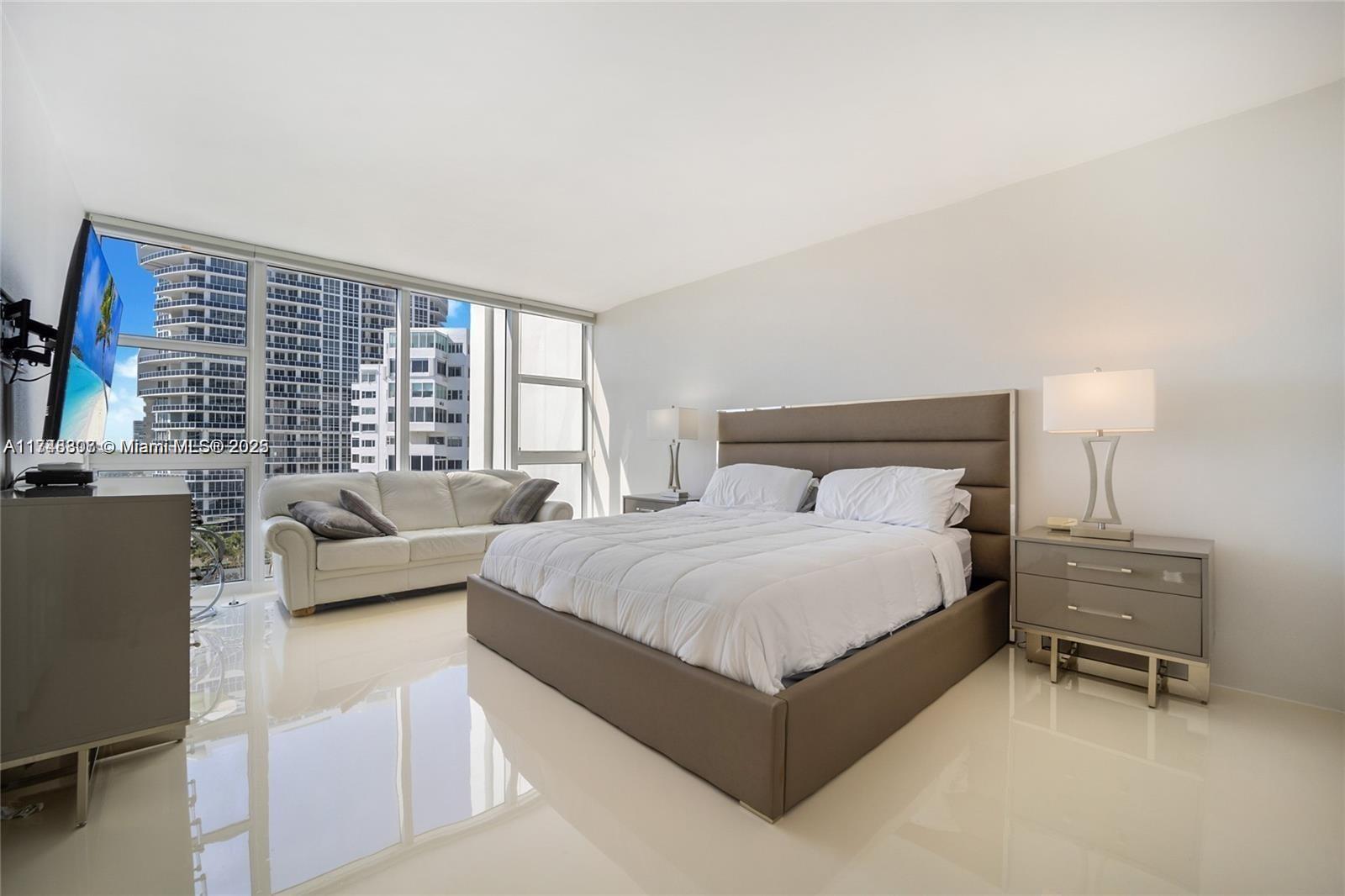 10275 Collins Ave # 810