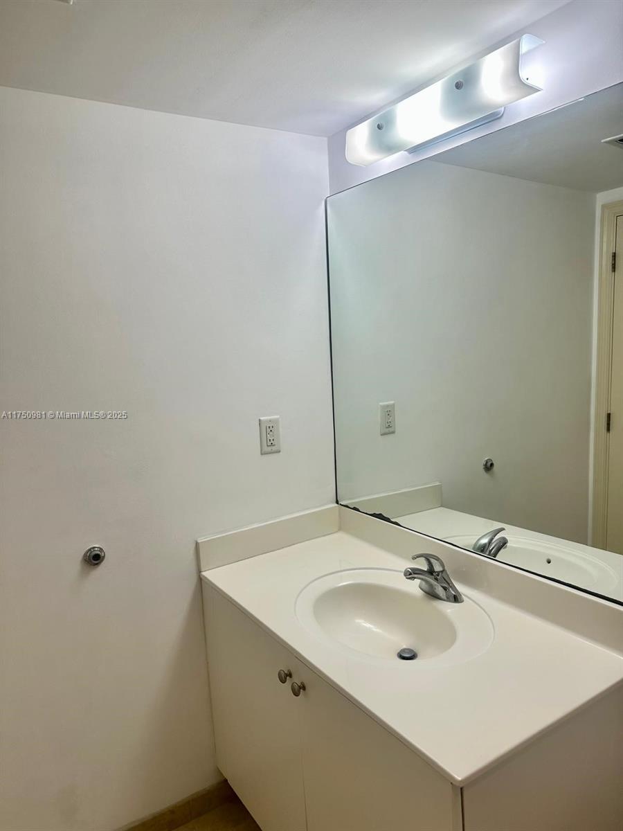 111 E Flagler # 702