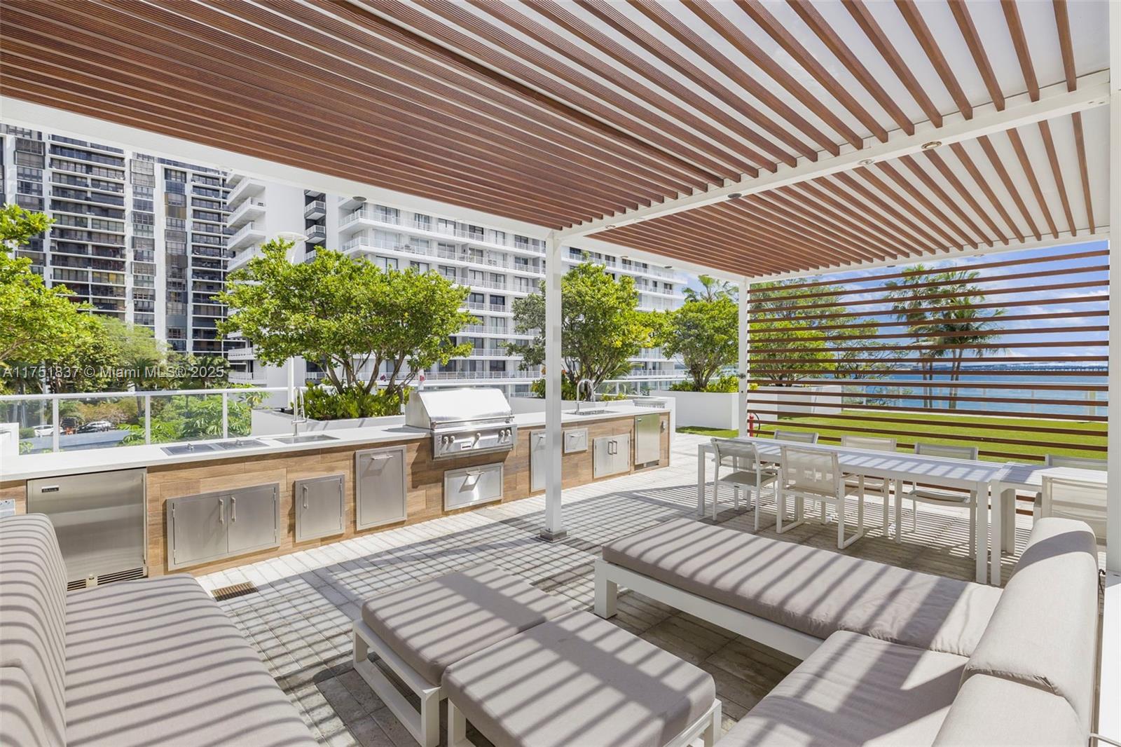 1541 Brickell Ave # T301