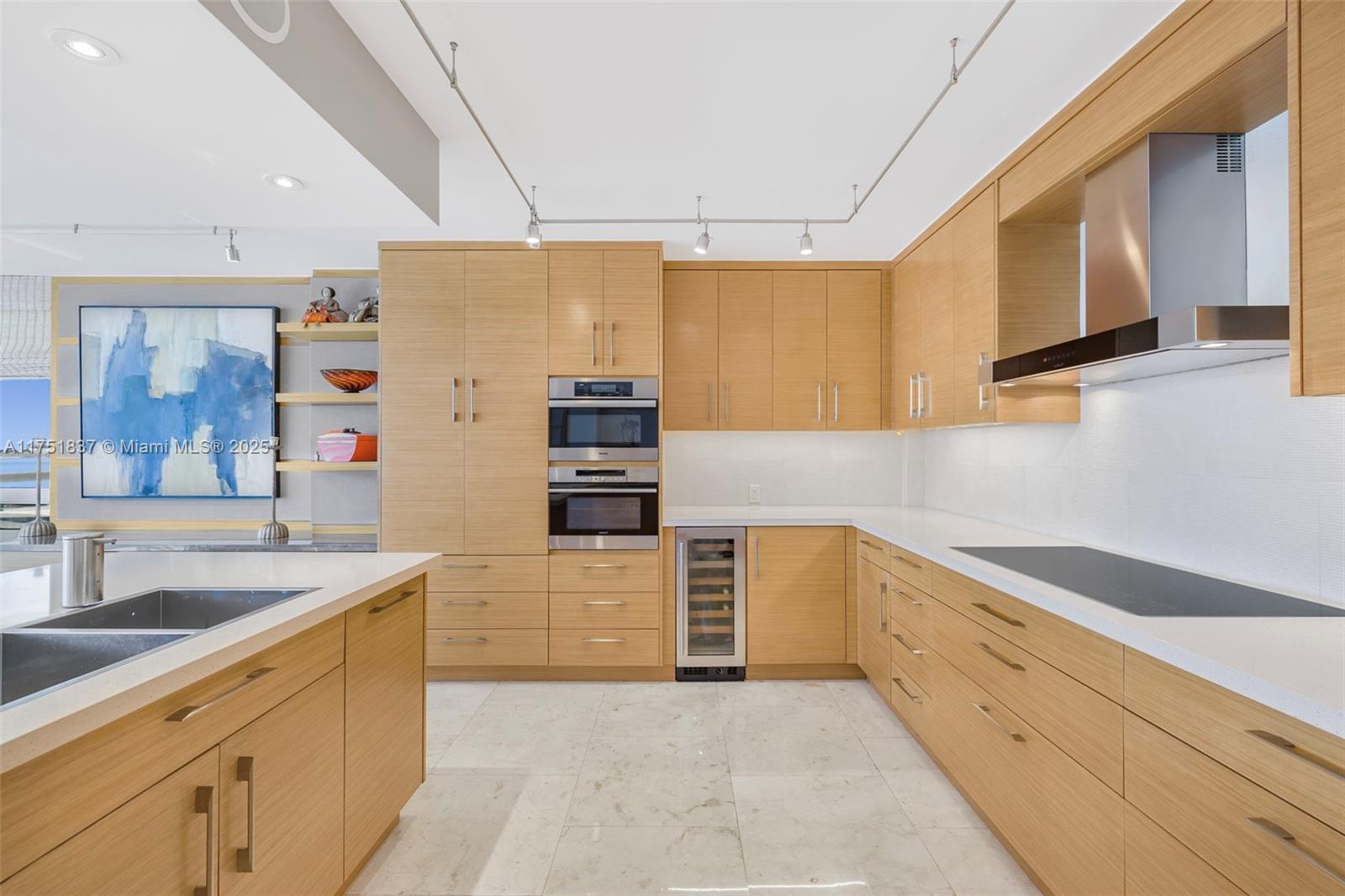 1541 Brickell Ave # T301
