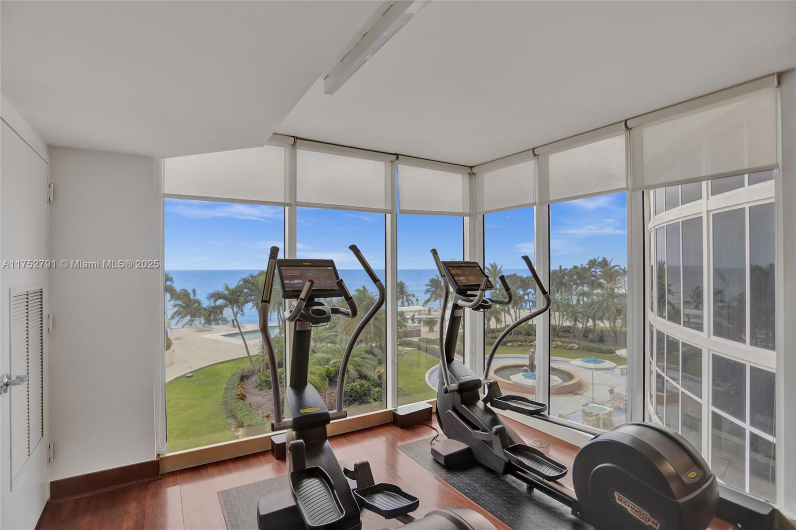 19111 Collins Ave Unit: PH4