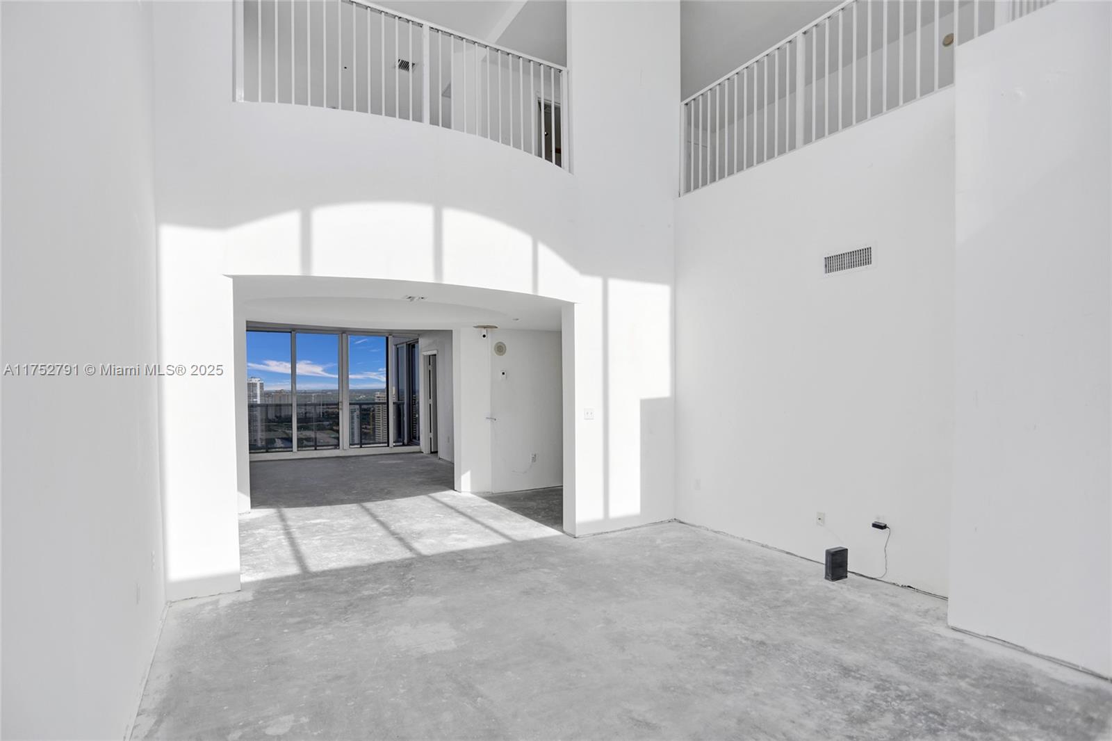 19111 Collins Ave Unit: PH4