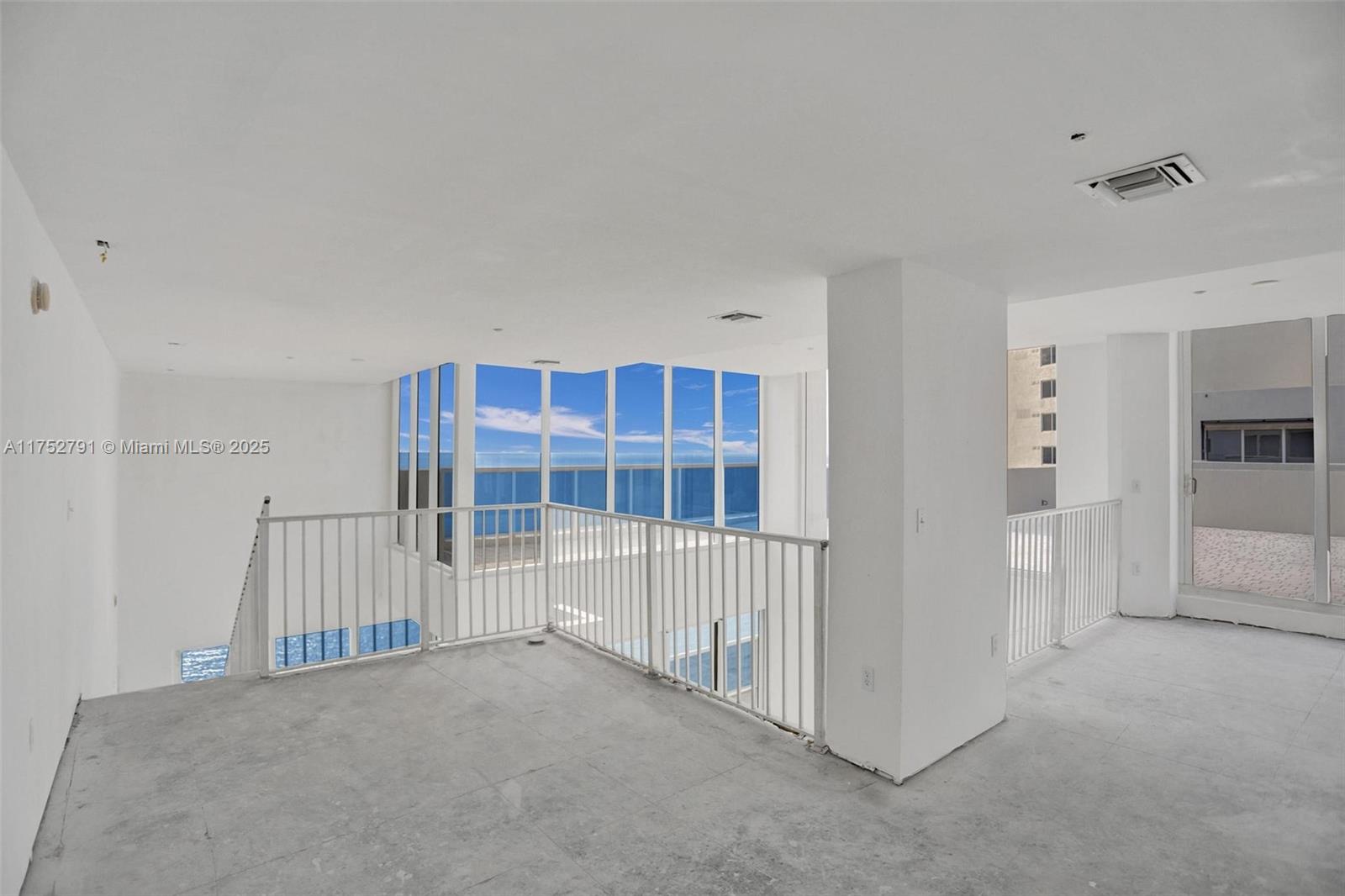 19111 Collins Ave Unit: PH4