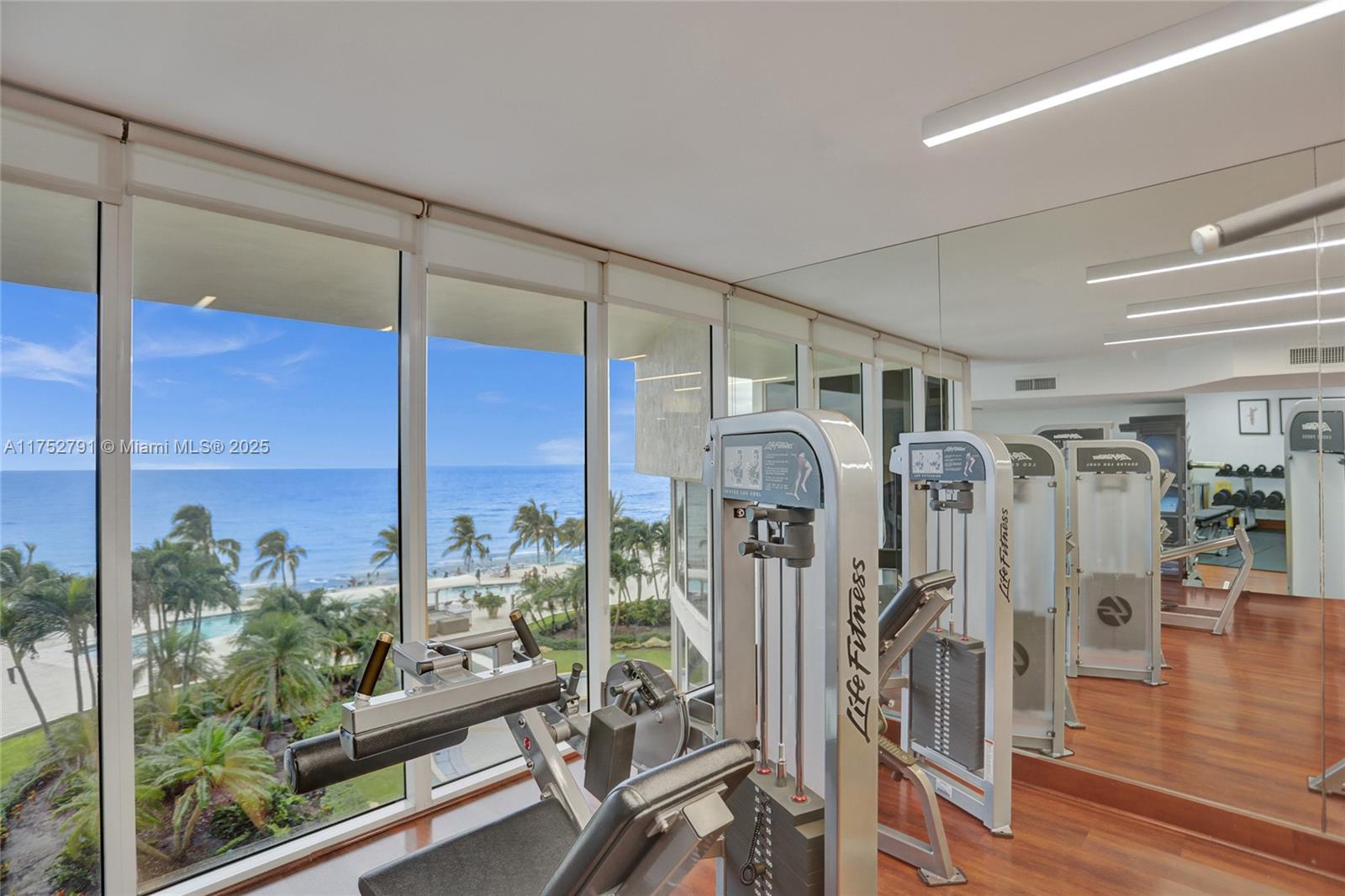 19111 Collins Ave Unit: PH4