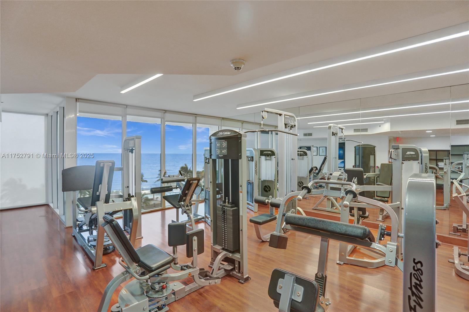 19111 Collins Ave Unit: PH4