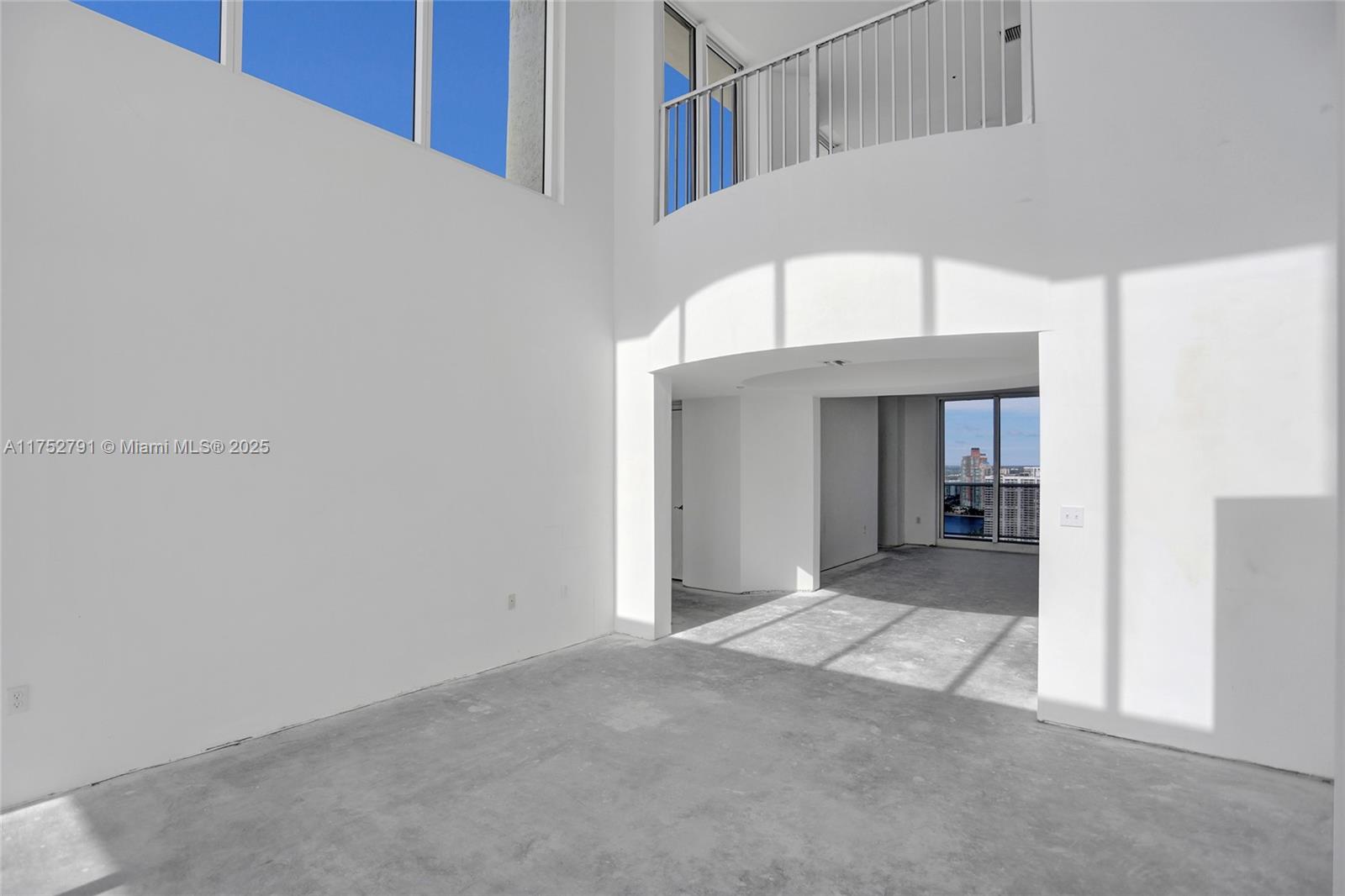 19111 Collins Ave Unit: PH4