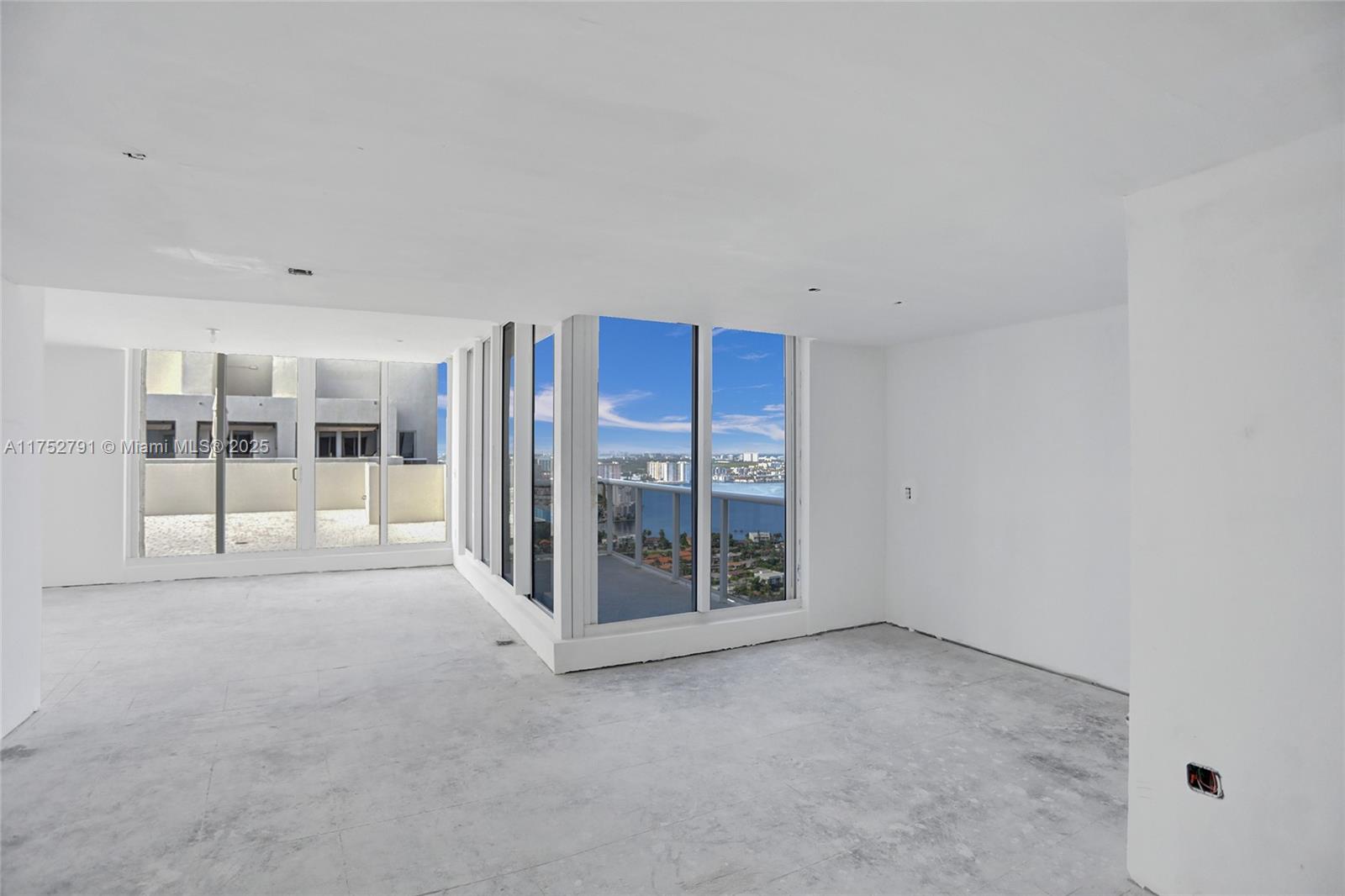 19111 Collins Ave Unit: PH4