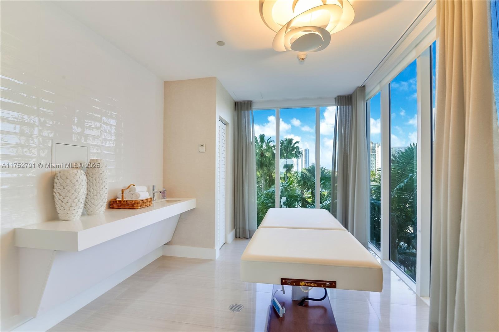 19111 Collins Ave Unit: PH4