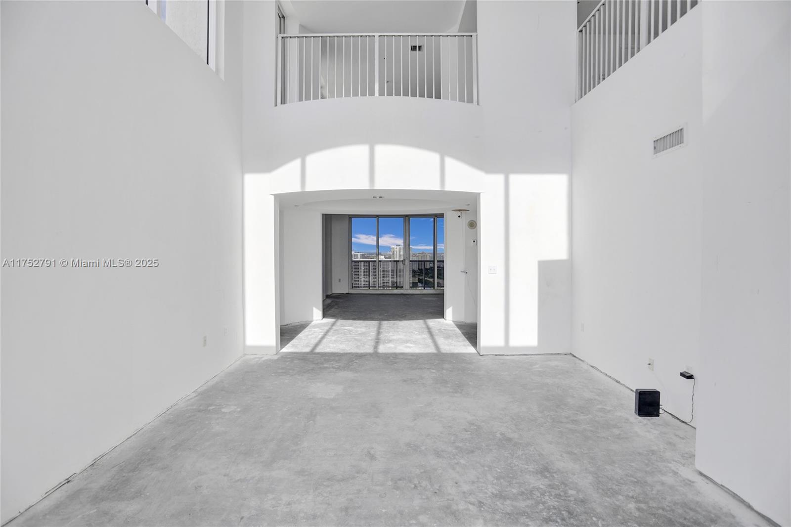 19111 Collins Ave Unit: PH4