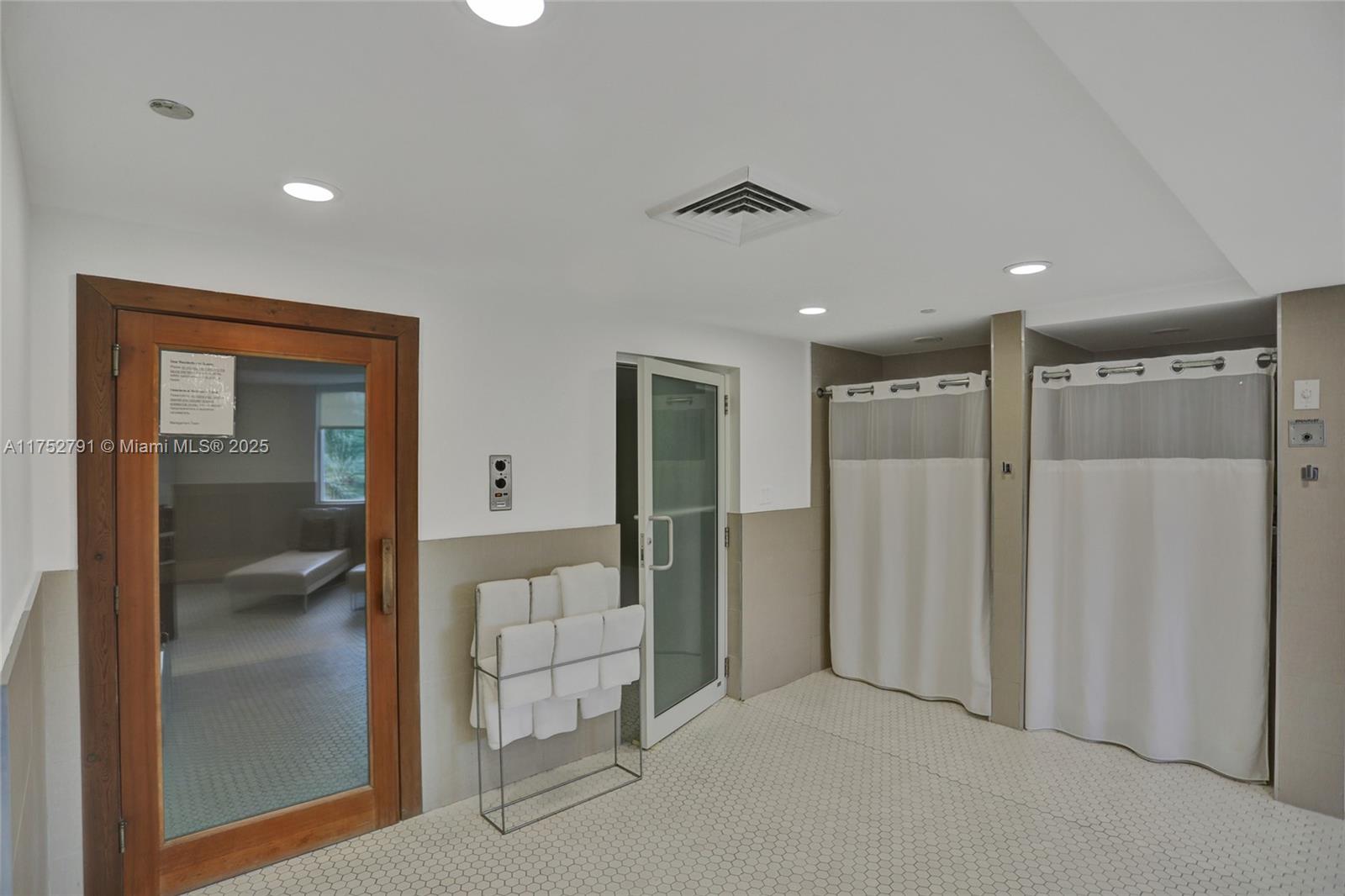 19111 Collins Ave Unit: PH4