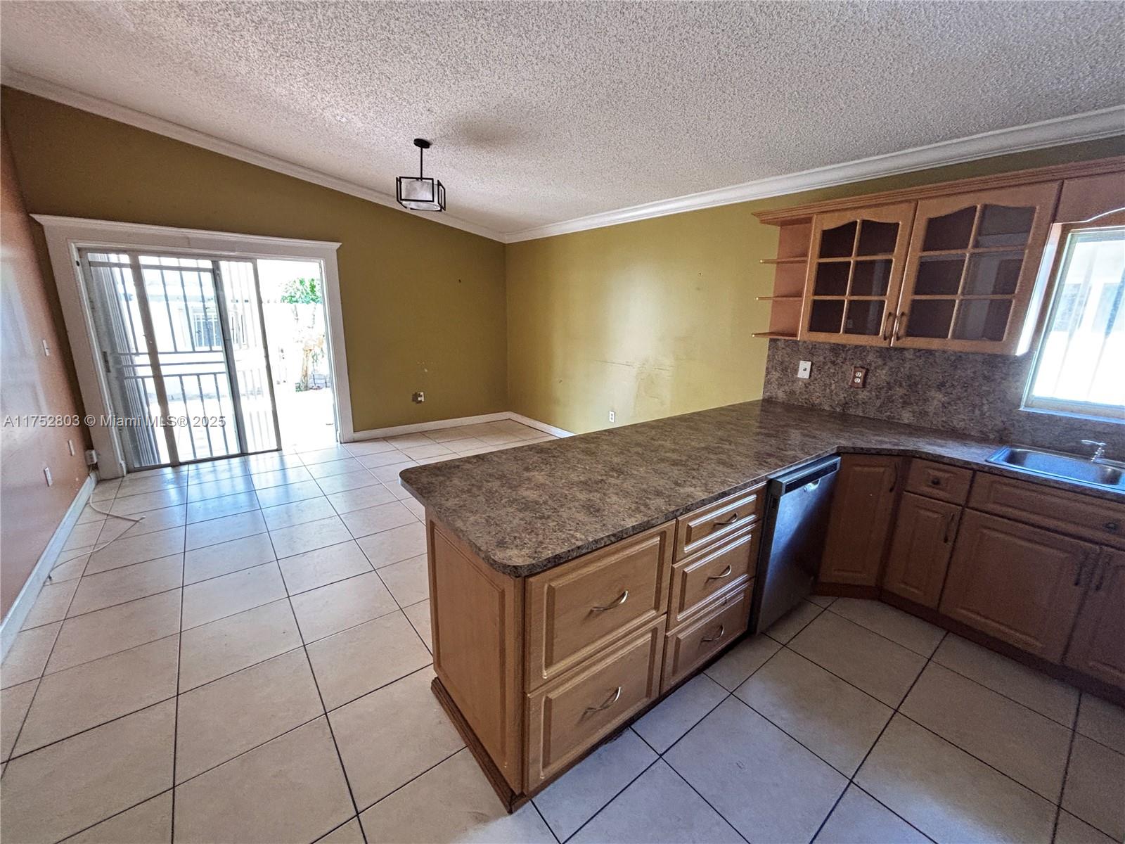 3162 W 69th Pl