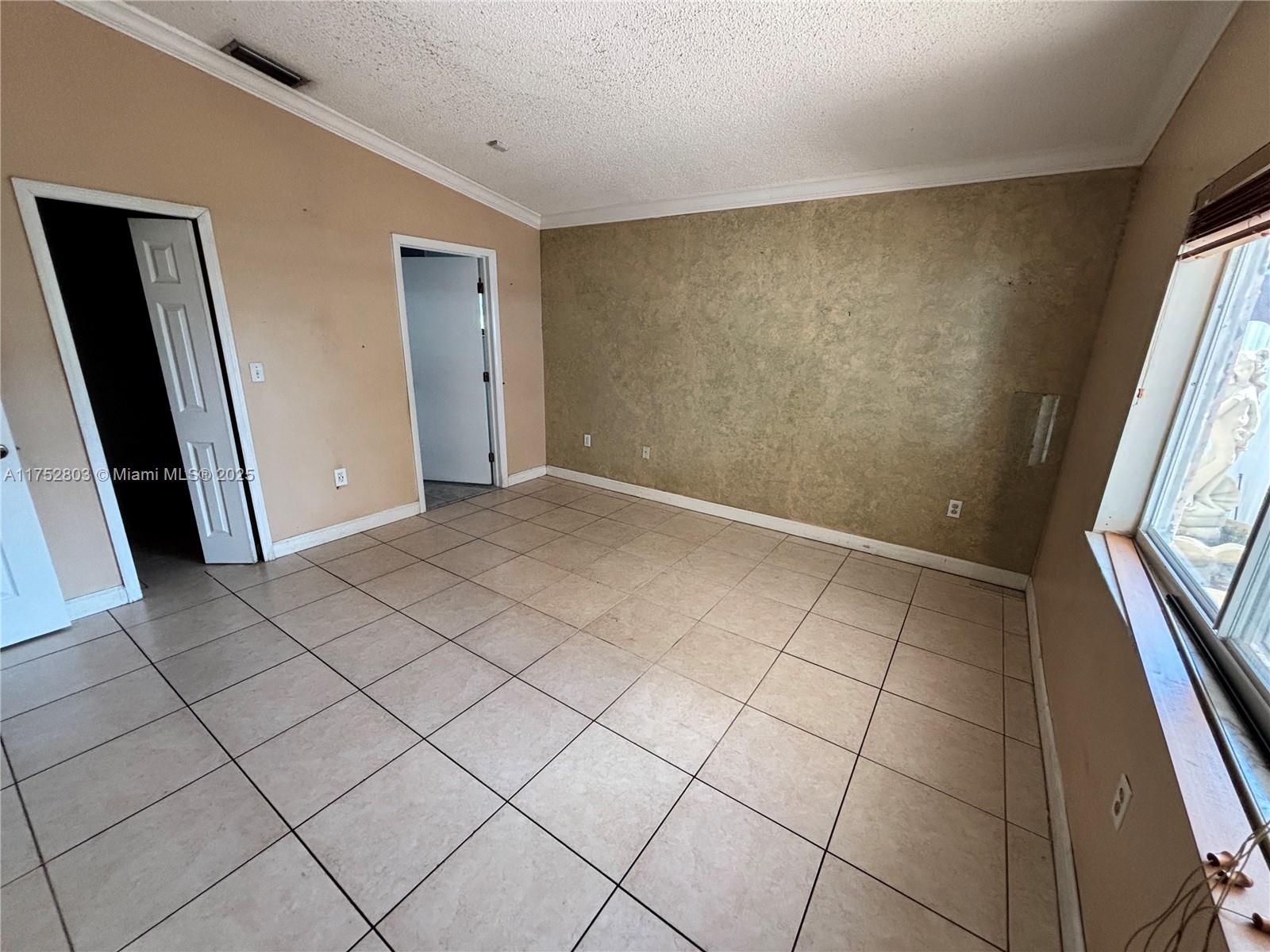 3162 W 69th Pl