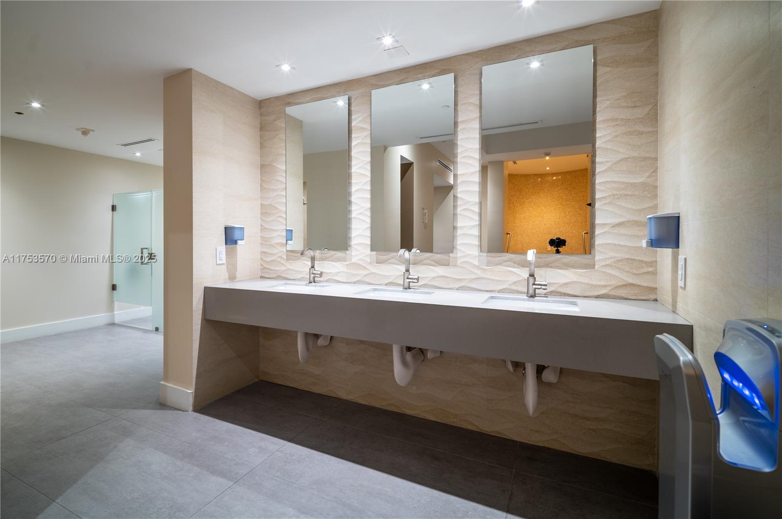 1581 Brickell Ave # 105 Unit: PH-105