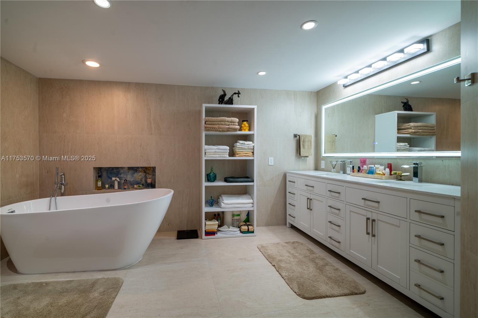 1581 Brickell Ave # 105 Unit: PH-105