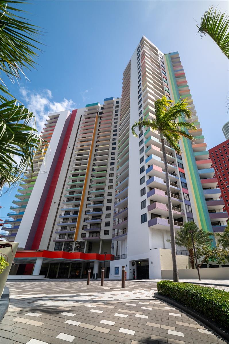 1581 Brickell Ave # 105 Unit: PH-105