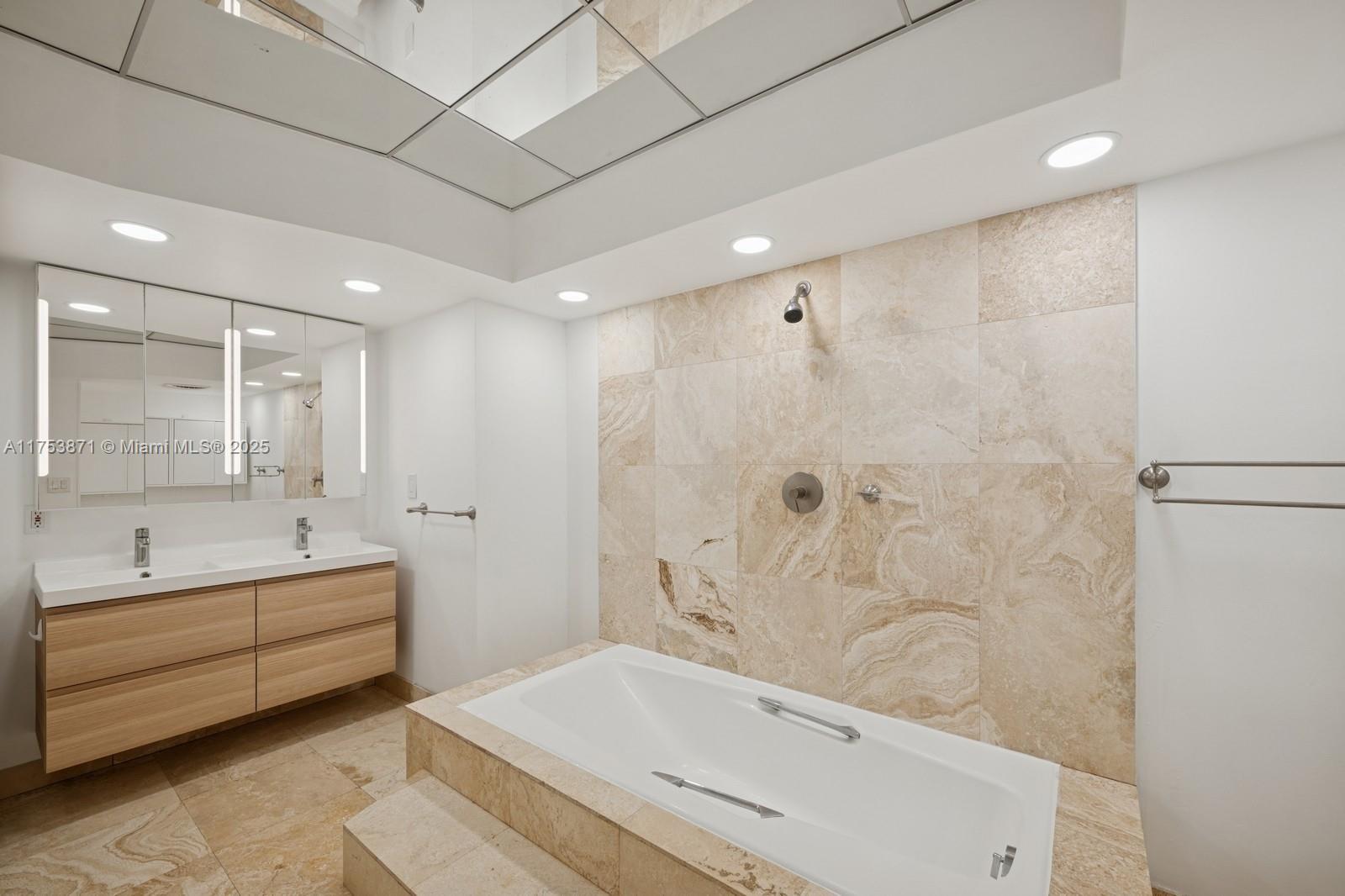 6423 Collins Ave # 1006