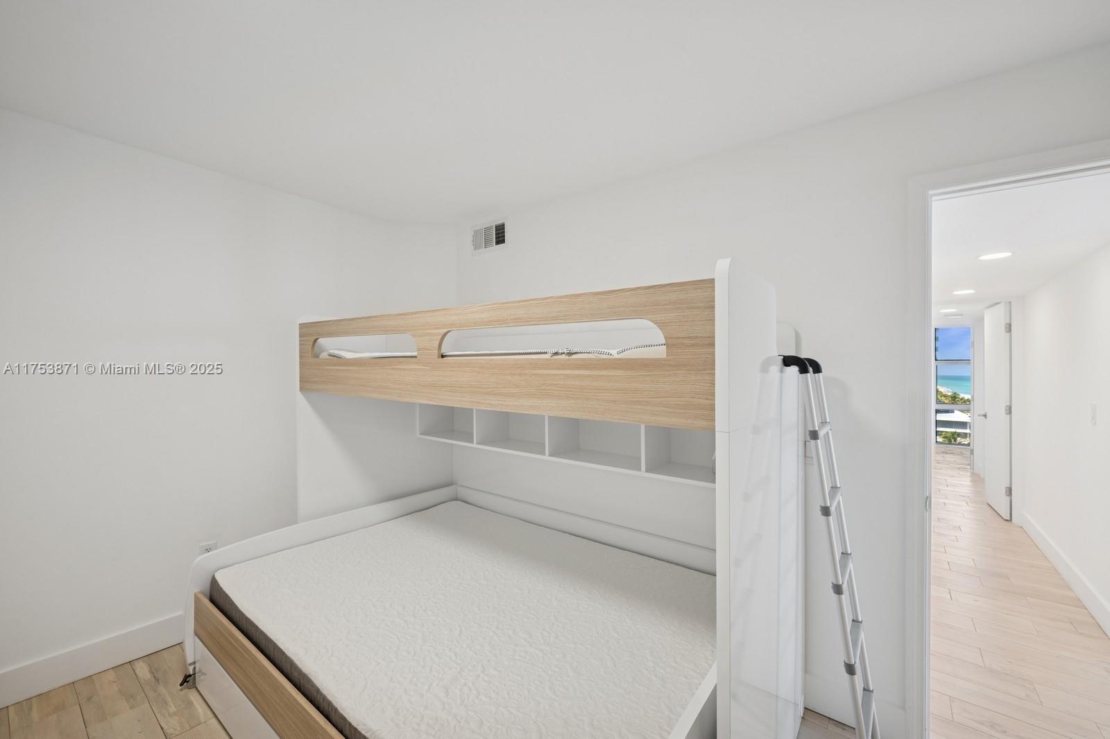 6423 Collins Ave # 1006